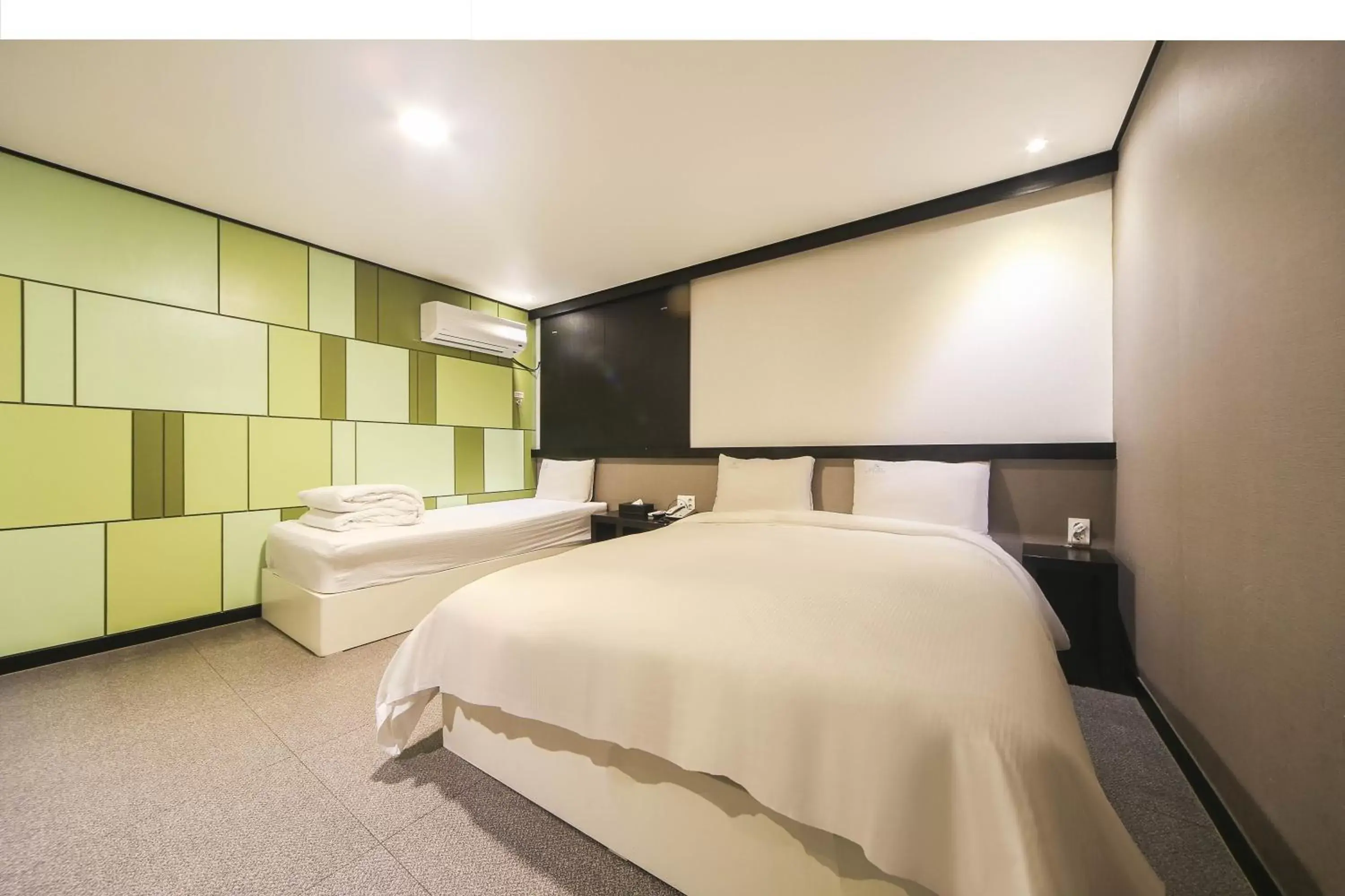 Deluxe Twin Room in Elysee Hotel Deluxe Twin Room in Elysee Hotel