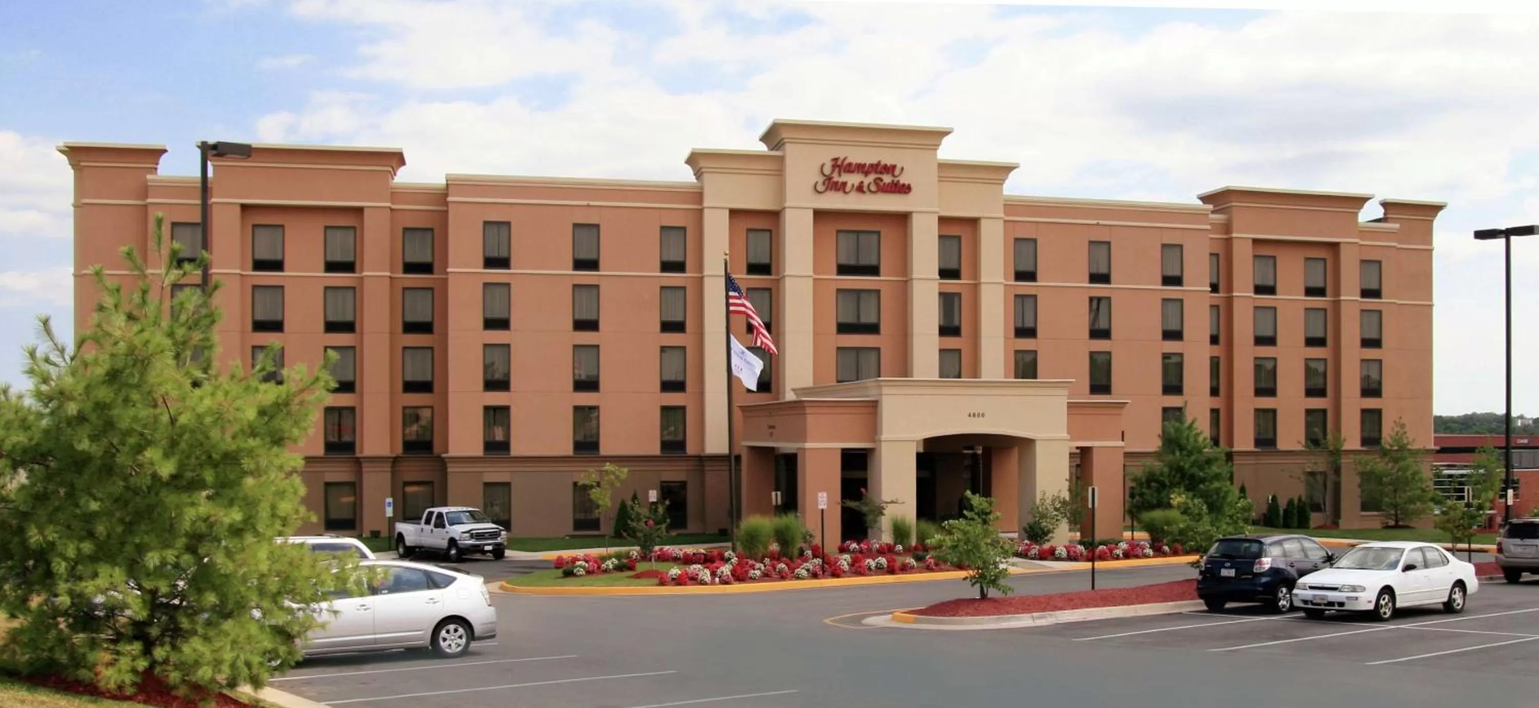 Property building in Hampton Inn and Suites Fredericksburg South