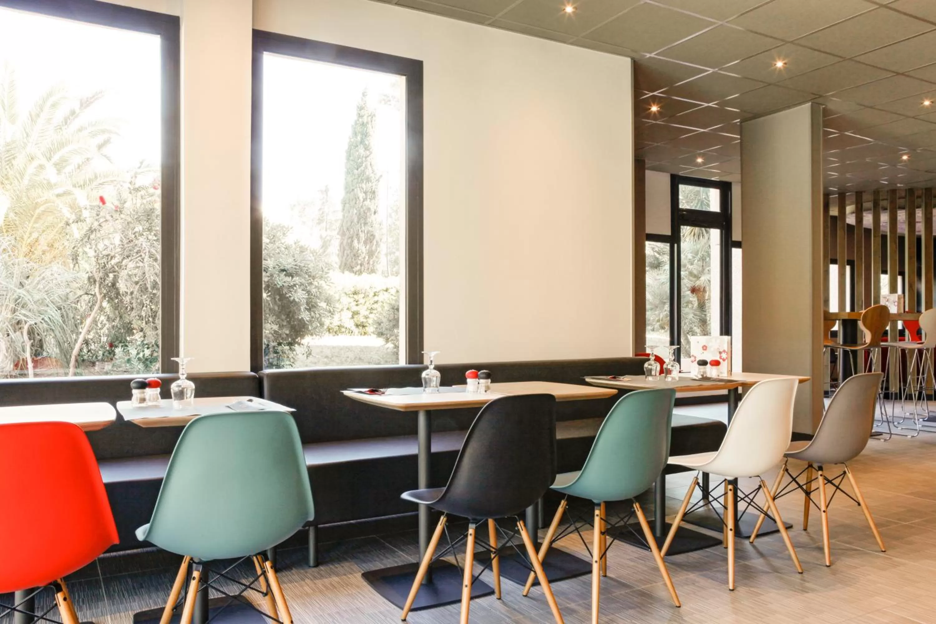 Restaurant/places to eat in ibis Hyeres Centre