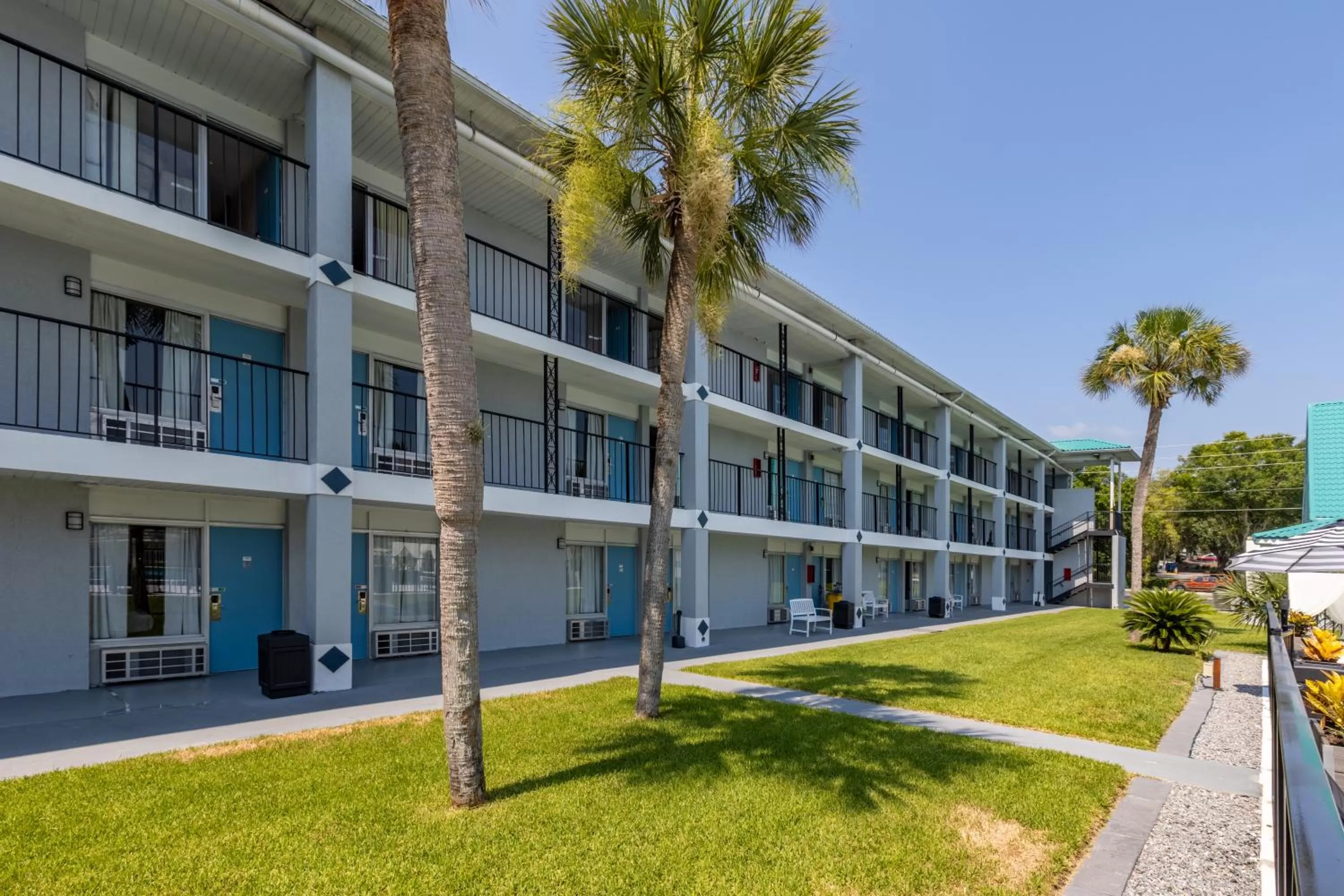 Property building in Motel 6 - Altamonte Springs, FL
