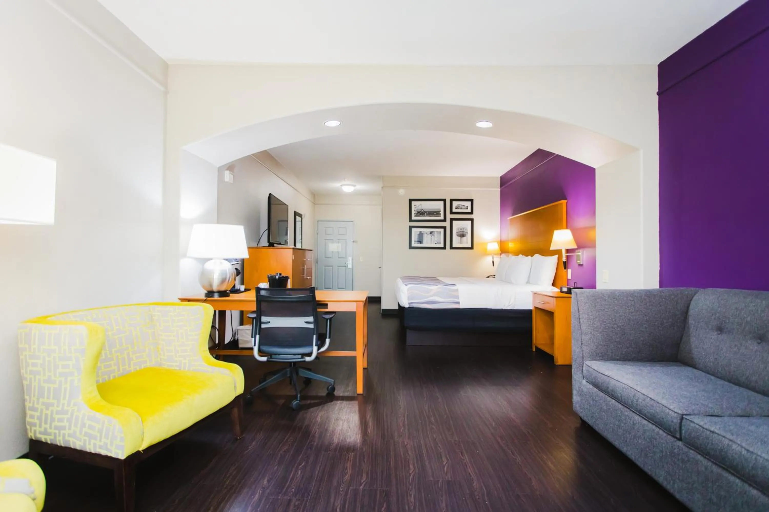 Photo of the whole room in Palacio Royale Inn Signature Katy