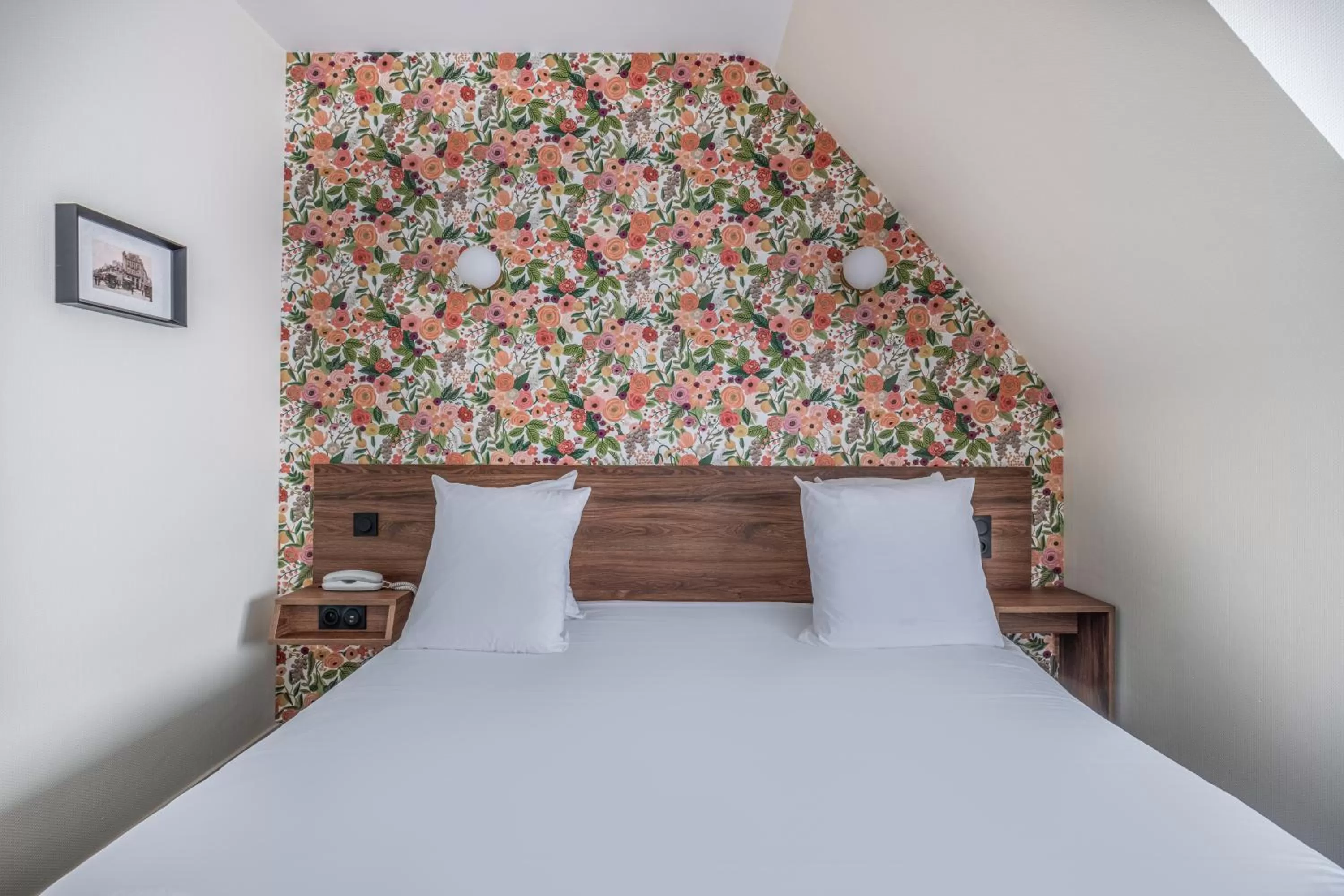 Photo of the whole room, Bed in Sure Hotel By Best Western Lorient Centre