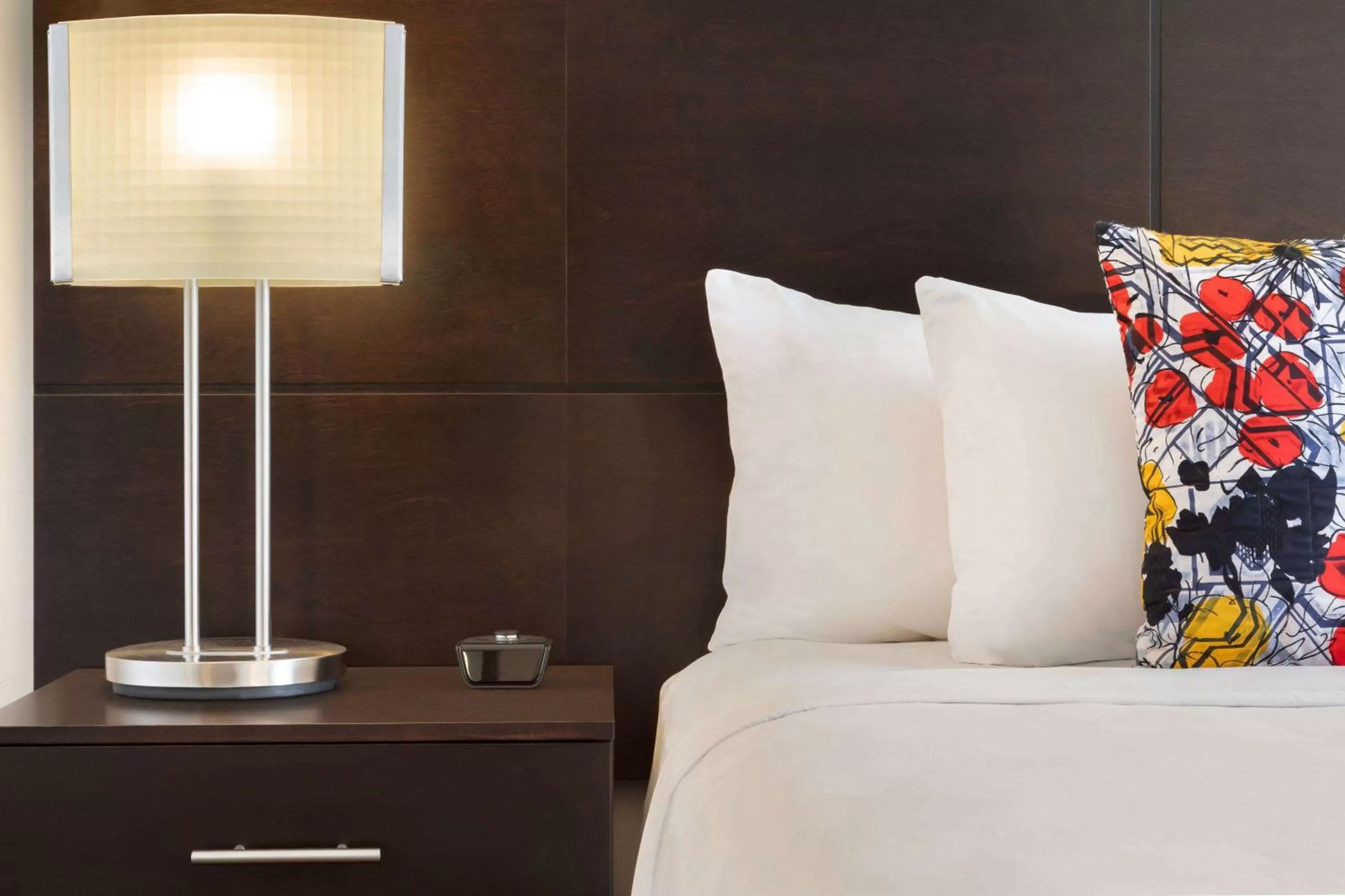 Photo of the whole room, Bed in Travelodge by Wyndham Quebec City Hotel & Convention Centre