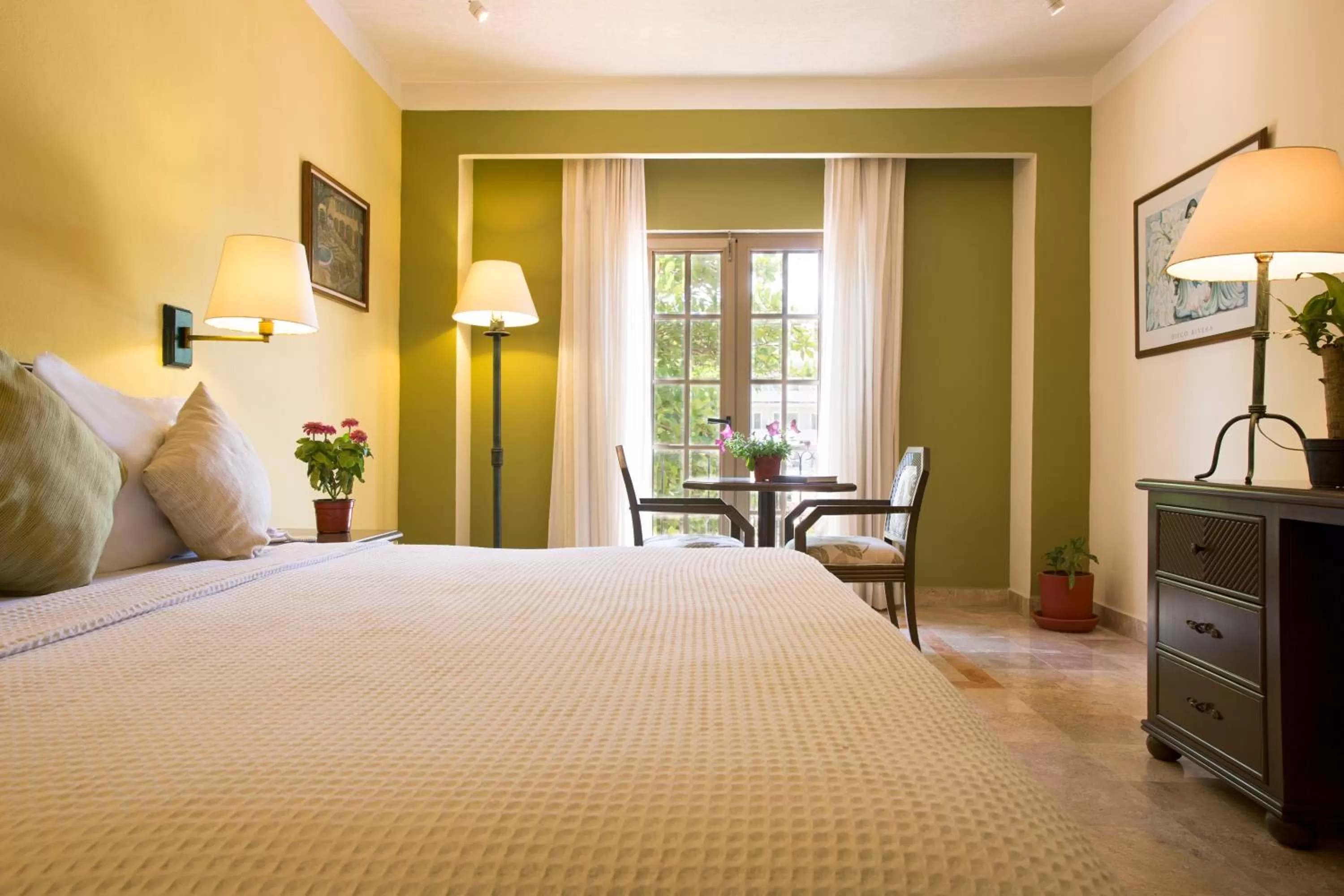 Balcony/Terrace, Bed in Hotel Los Itzaes by 5th av