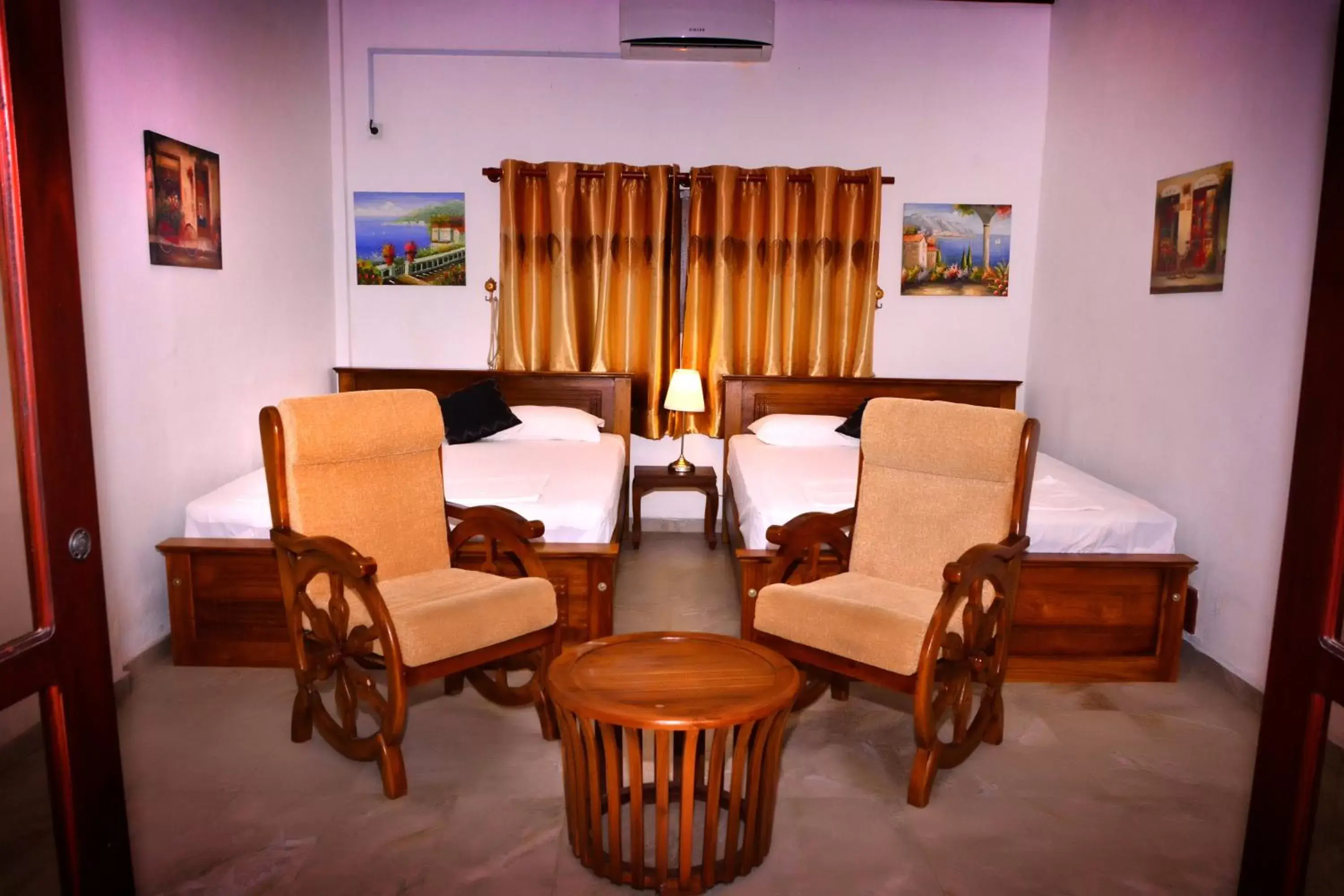 Deluxe Queen Room with Two Queen Beds in Lucas Deluxe Queen Room with Two Queen Beds in Lucas