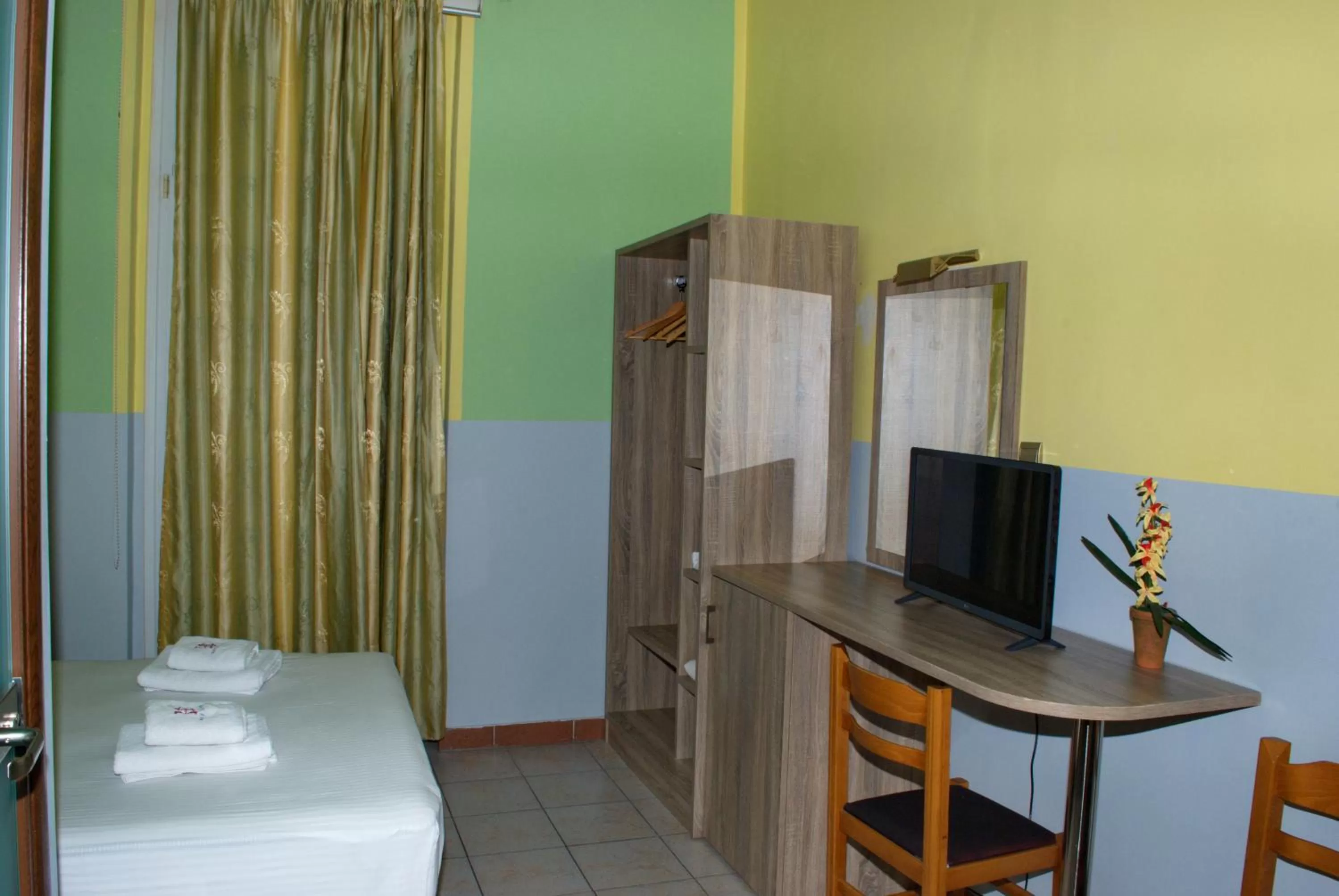 Bed in Diethnes Hotel