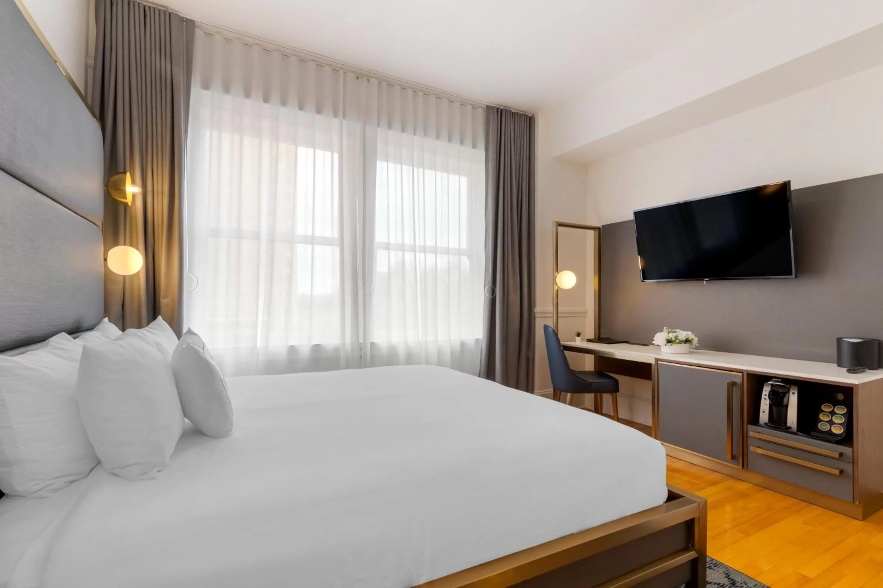 Bedroom, Bed in Hotel Gibbs Downtown Riverwalk