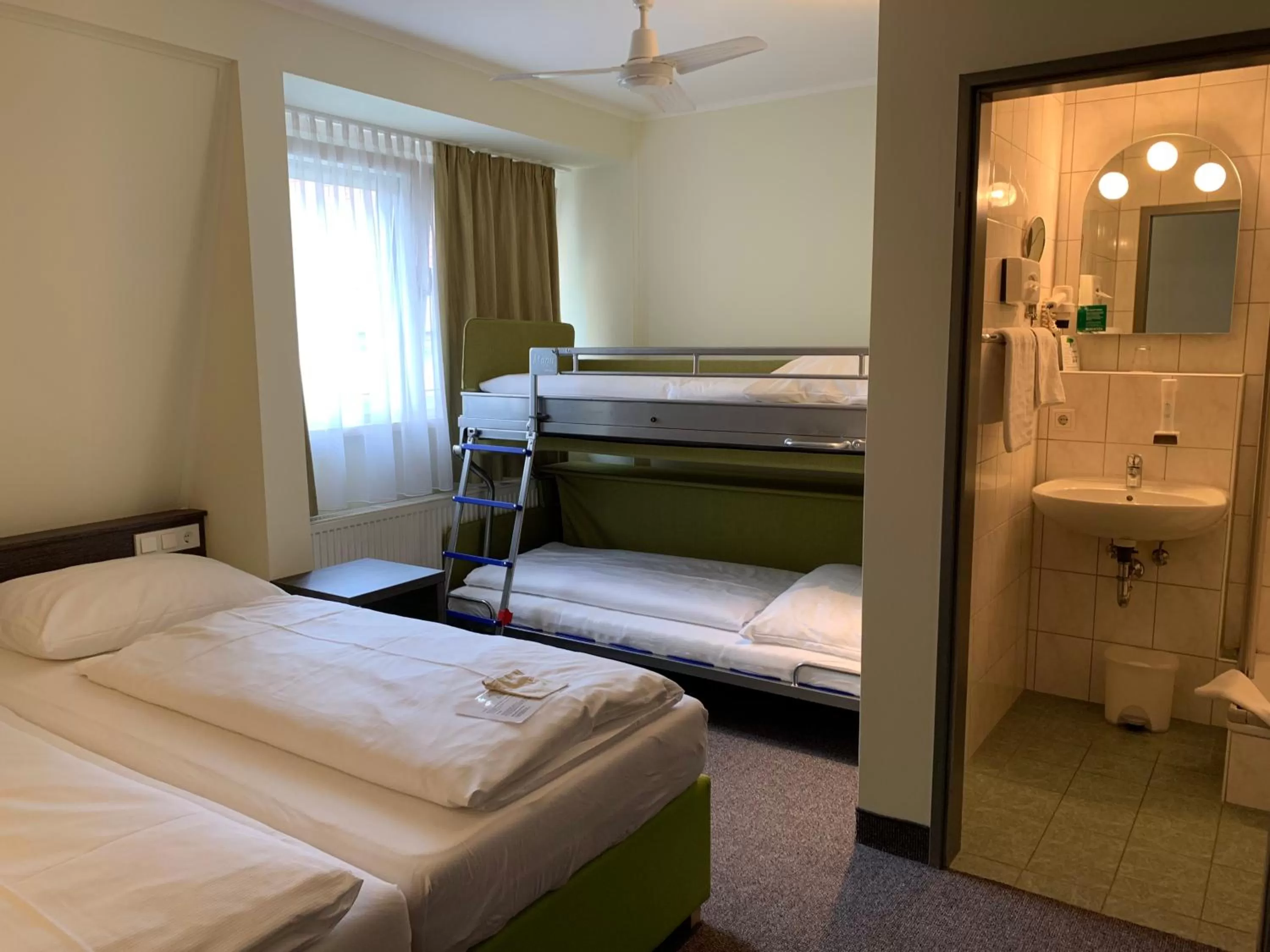 Photo of the whole room, Bunk Bed in Behringers City Hotel Nürnberg