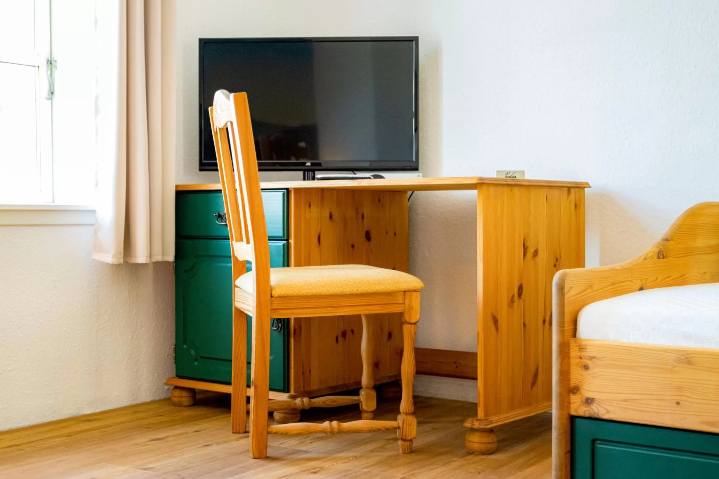 Photo of the whole room, TV/Entertainment Center in Hotel & Restaurant Brauner Hirsch Osterwieck