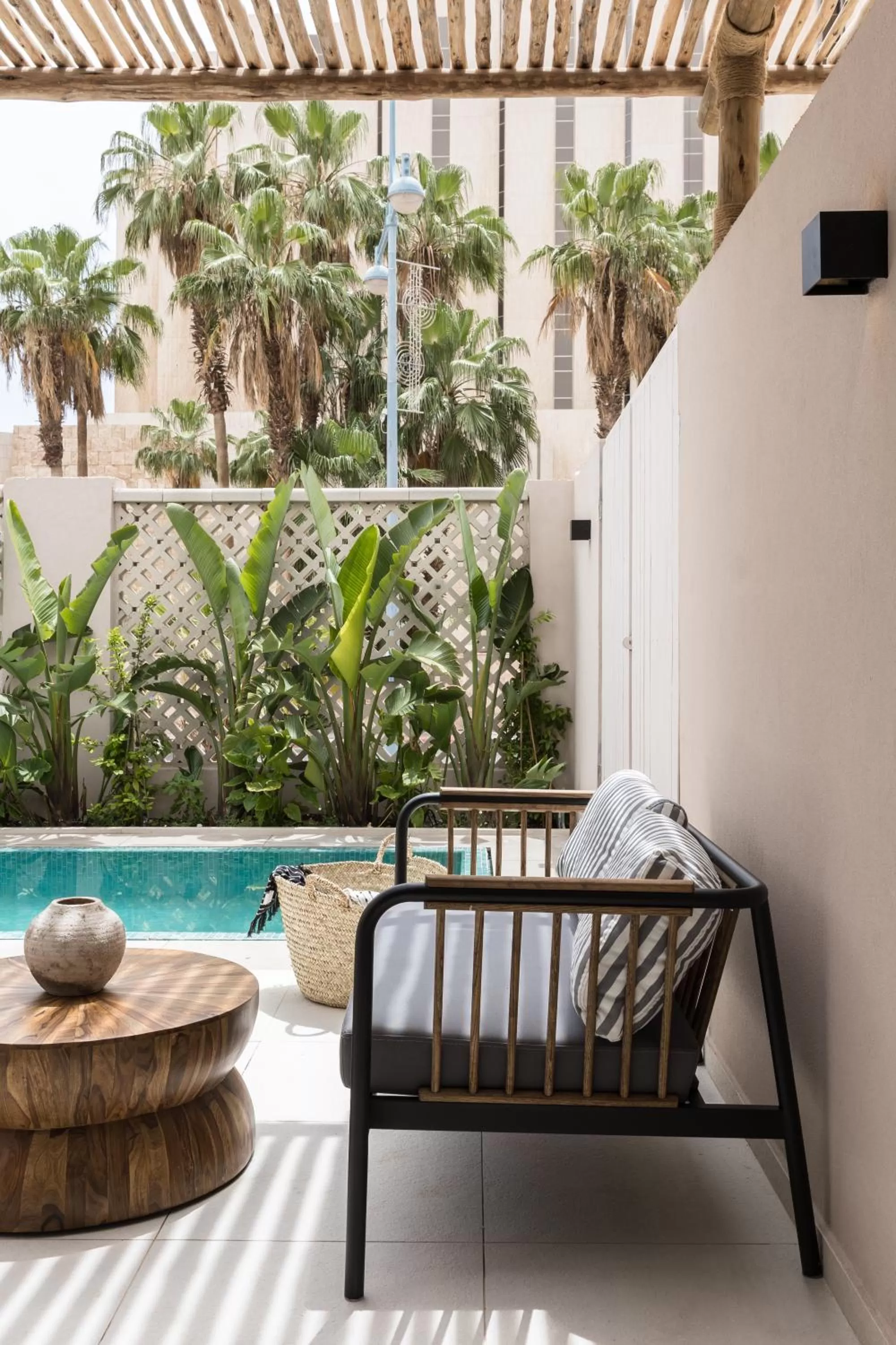 Swimming pool in NOW-VX adults only