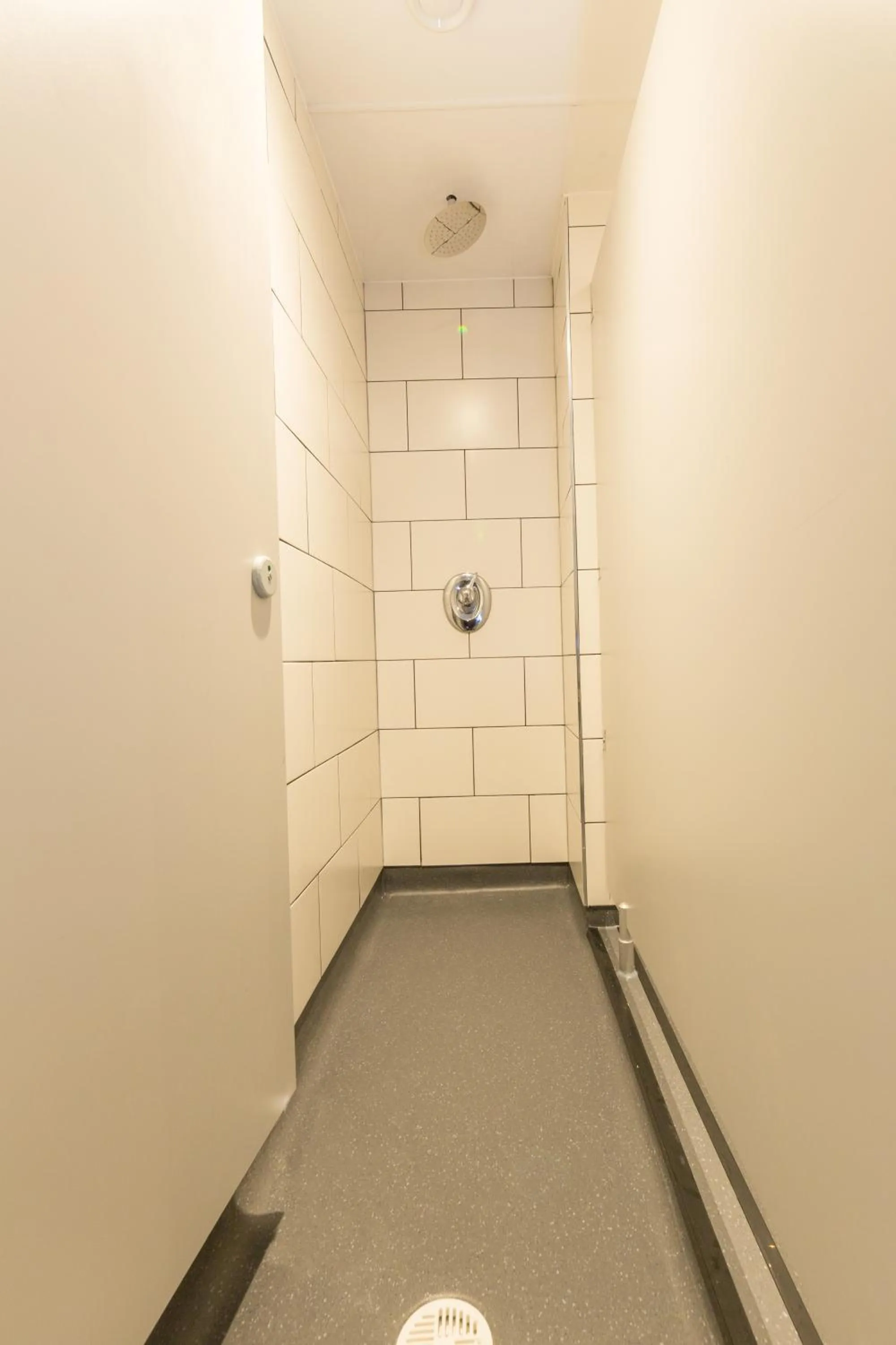 Shower in PubLove @ The Green man, Paddington