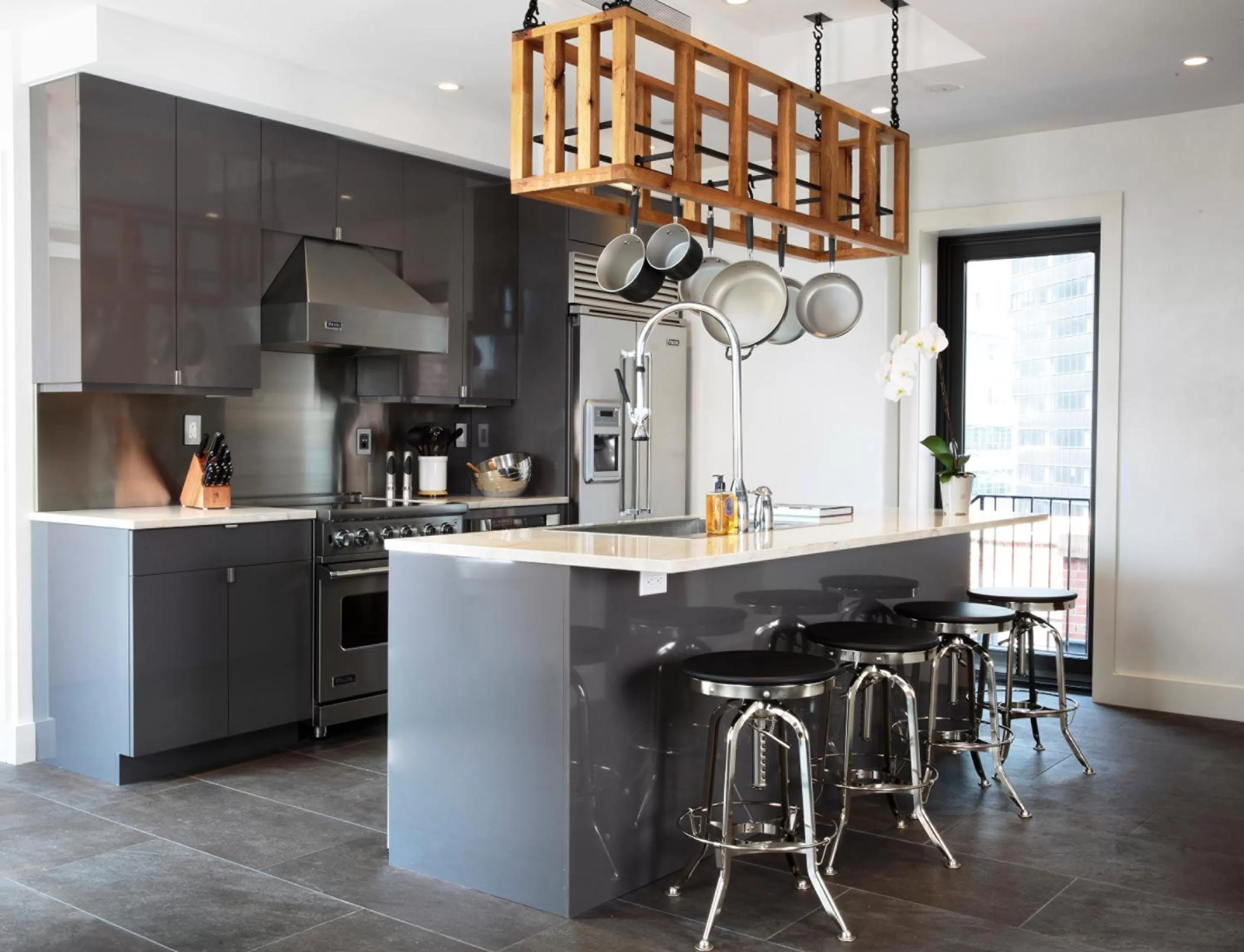 Kitchen or kitchenette in Lexington Plaza Hotel