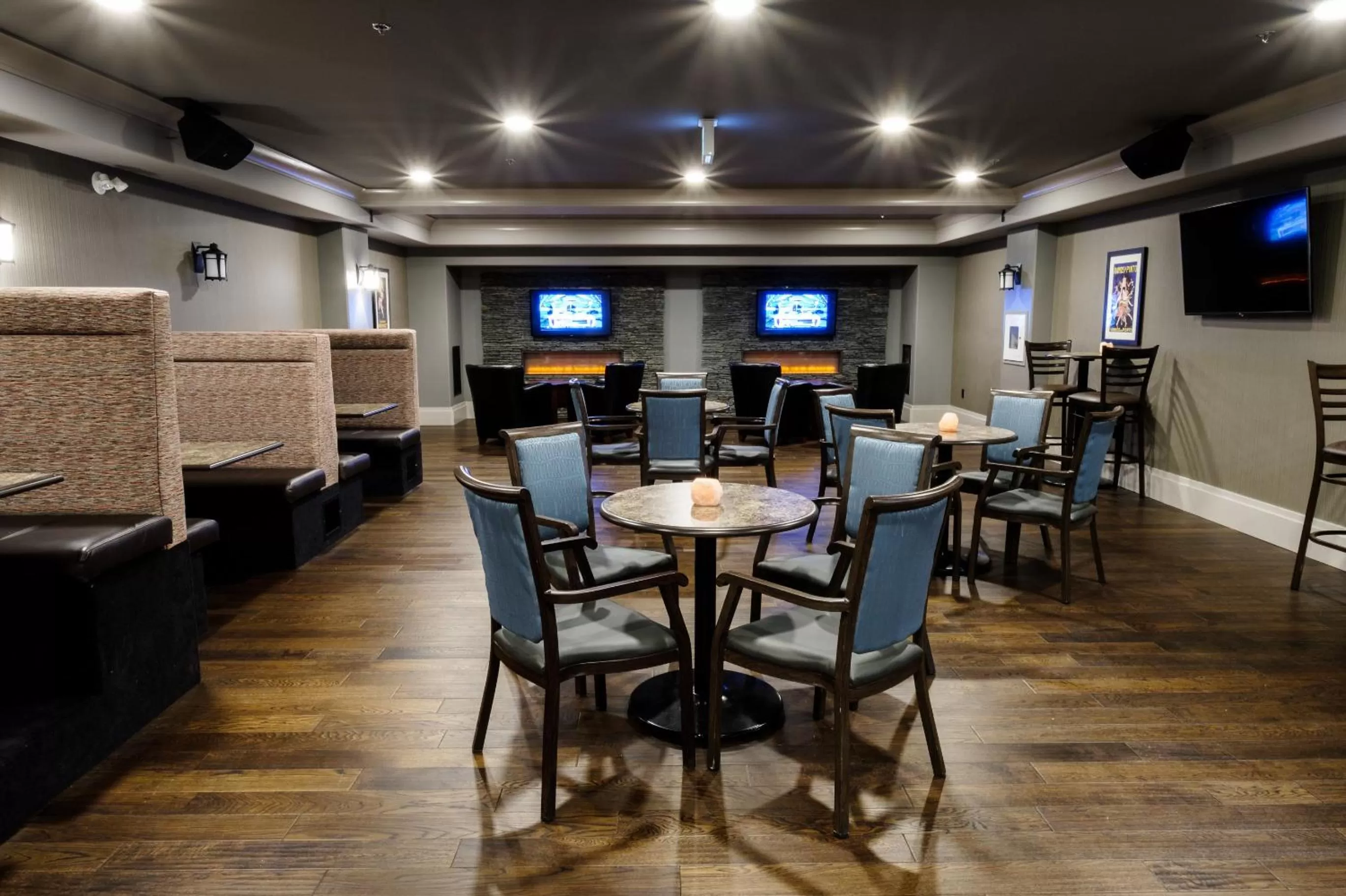 Lounge or bar in Chateau Nova Yellowknife