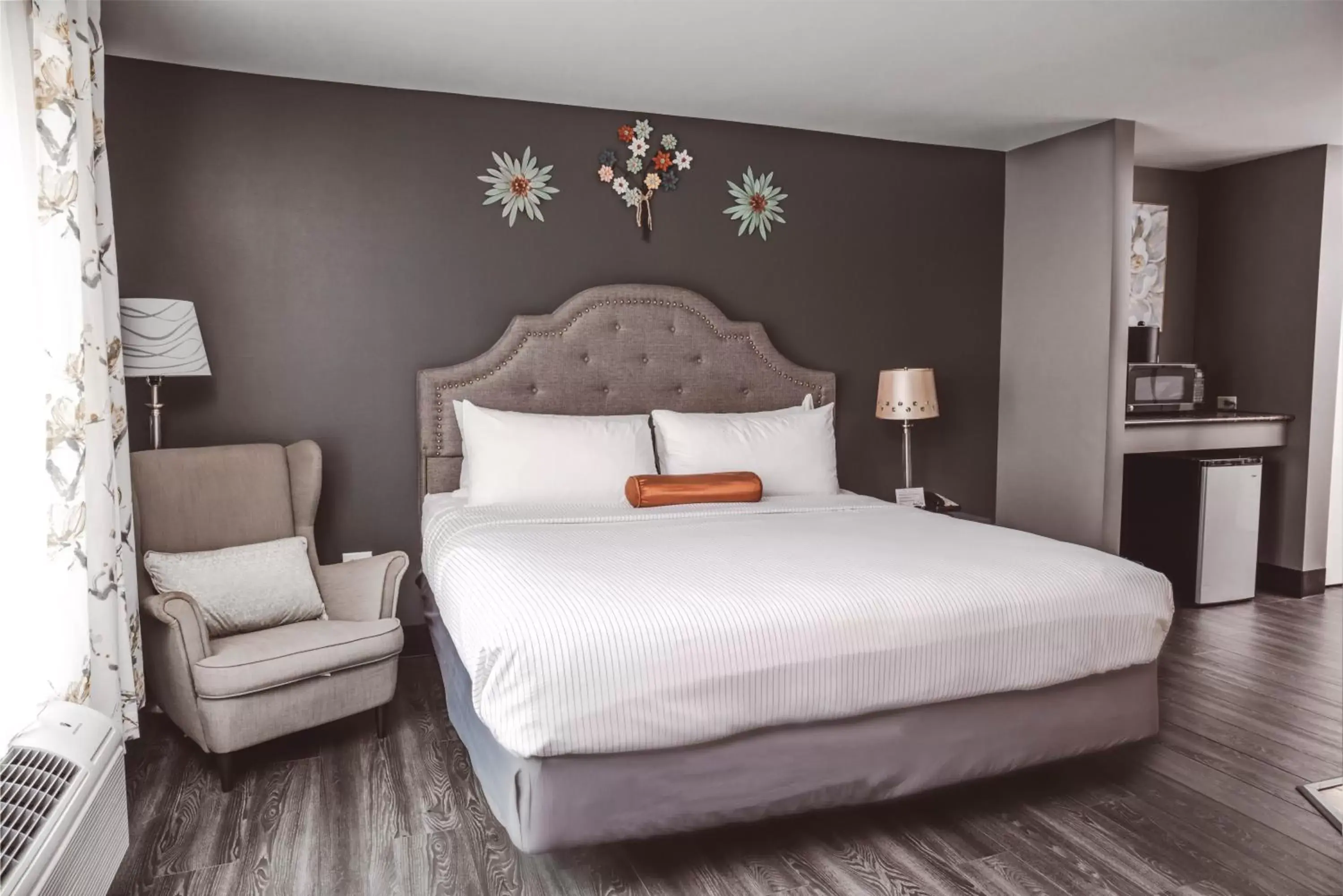 King Suite in The Inn On Sheridan King Suite in The Inn On Sheridan