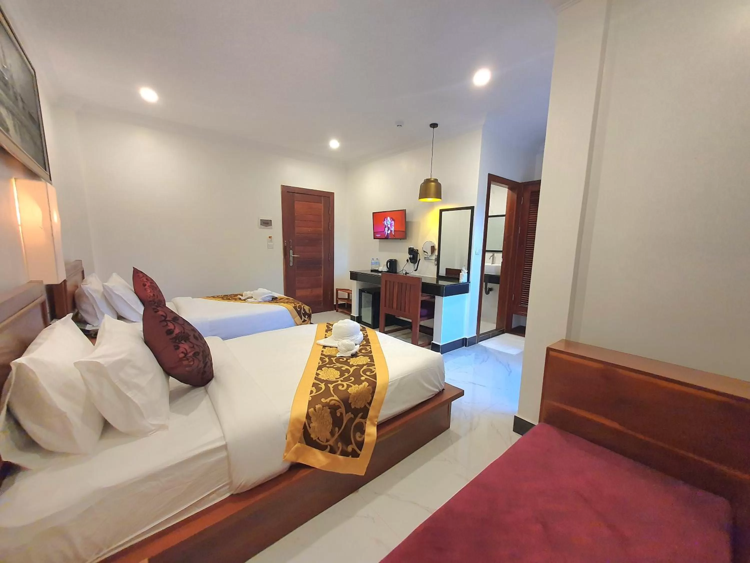 TV and multimedia in Long Night Siem Reap Hotel