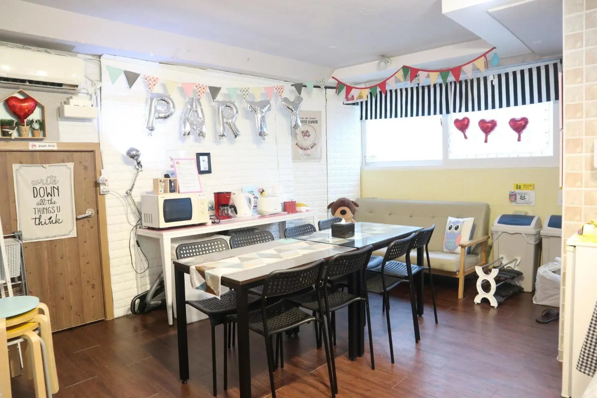 Two-Bedroom Suite in Hongdae Style Guesthouse Two-Bedroom Suite in Hongdae Style Guesthouse