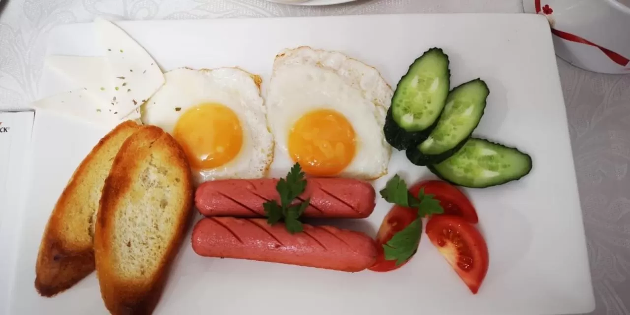 Food in MirOtel Hotel