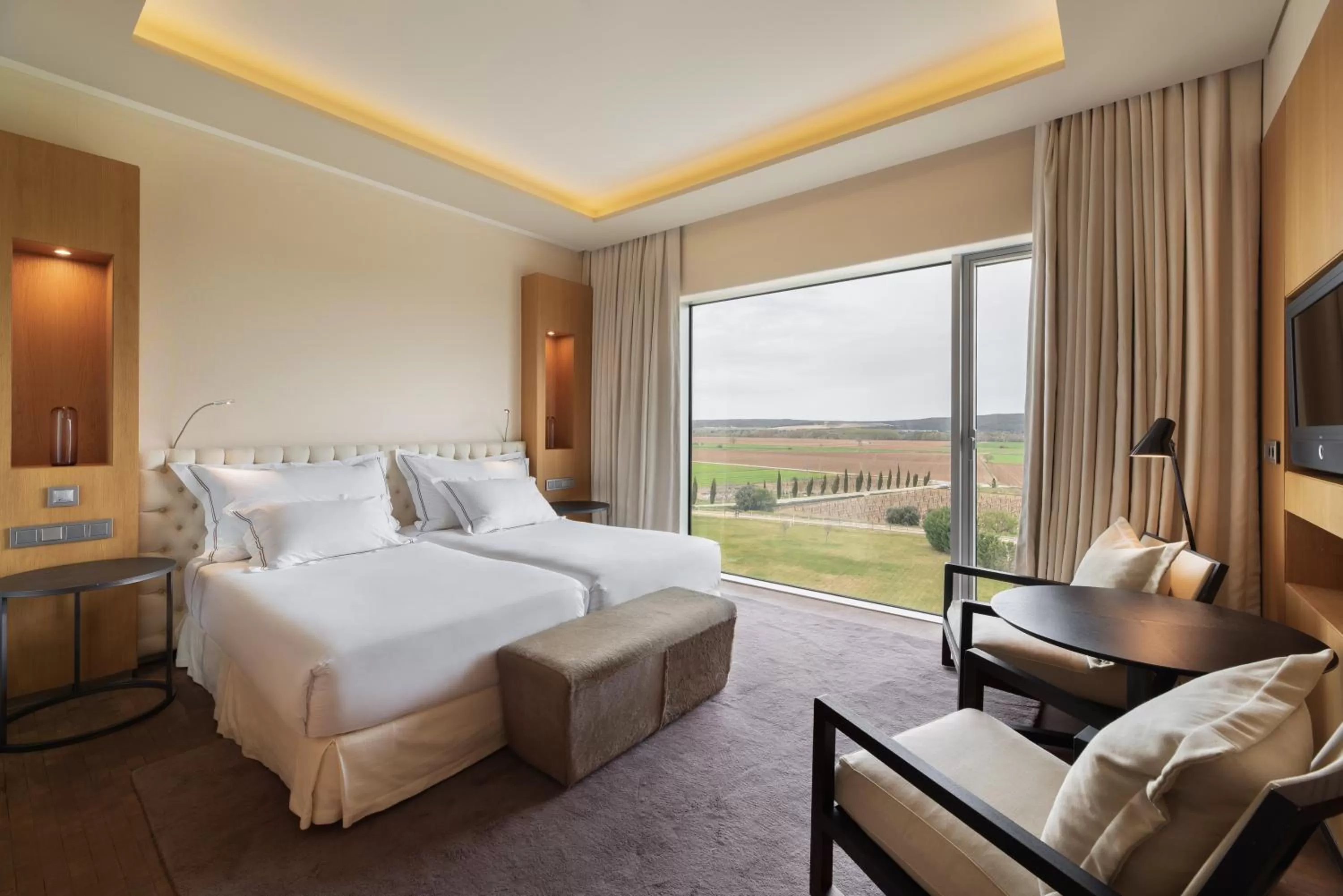 Photo of the whole room, Bed in Valbusenda Hotel Bodega & Spa