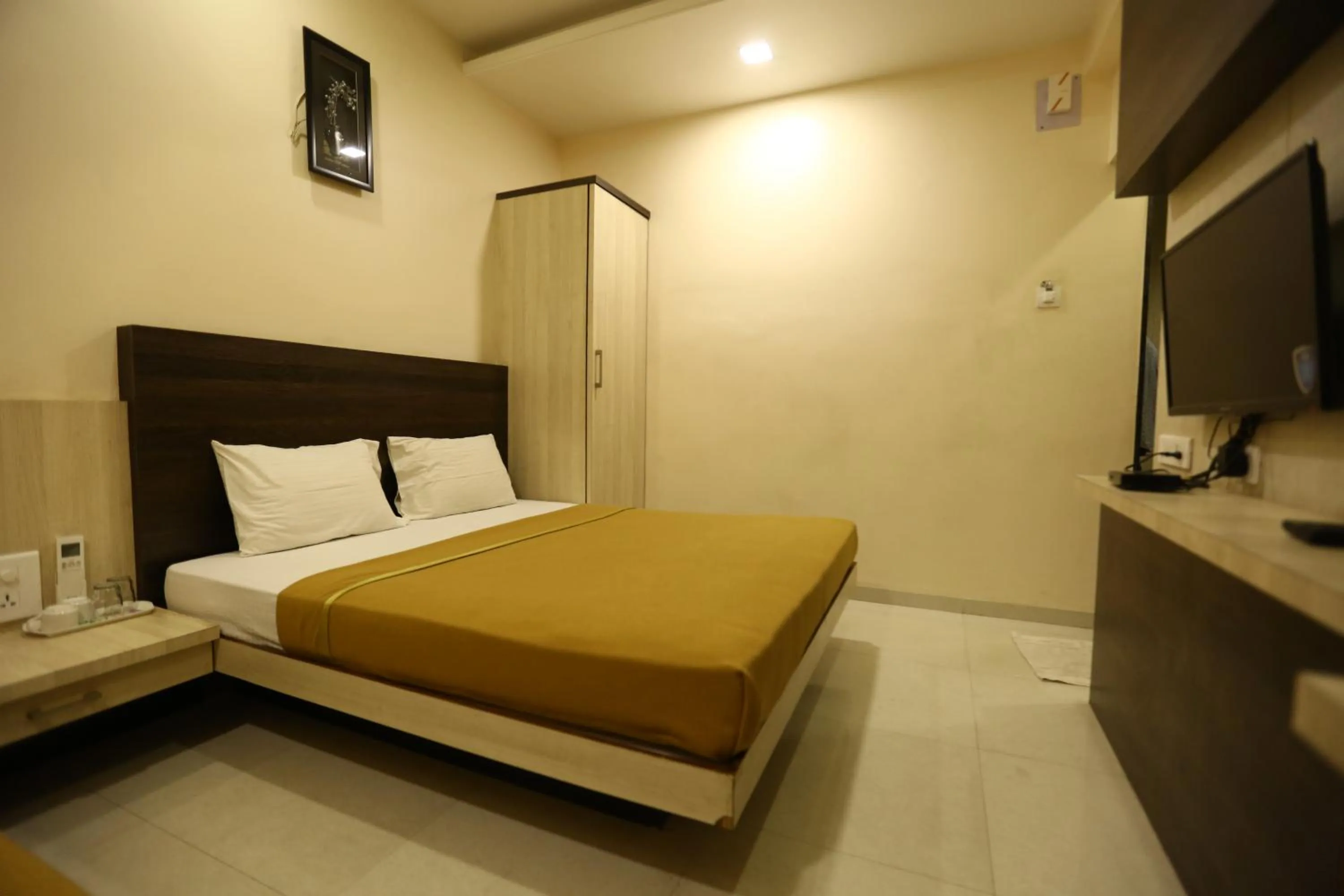 Bed in Hotel Madhuri Executive