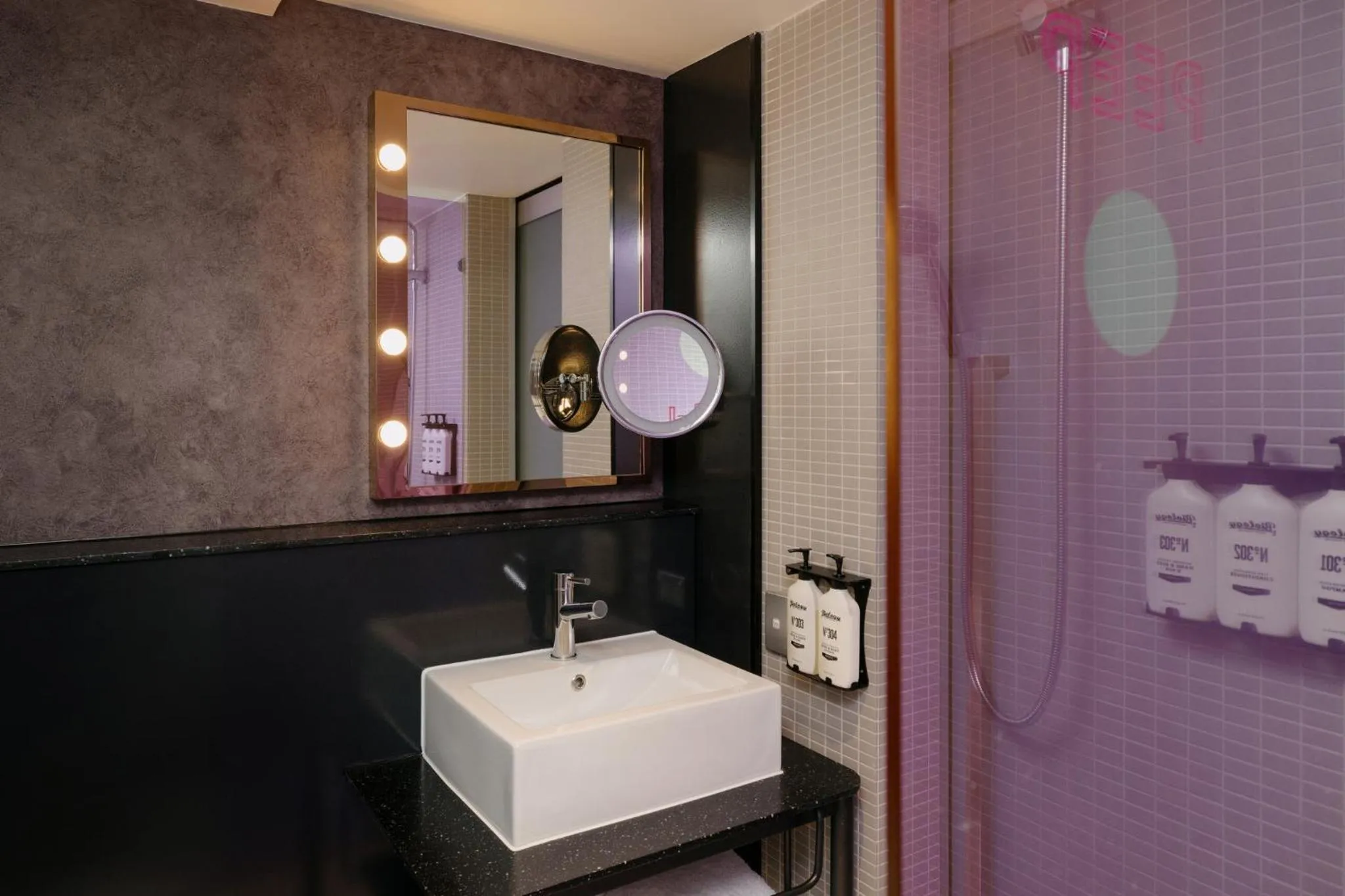 Photo of the whole room in Hotel Indigo Sydney Potts Point by IHG