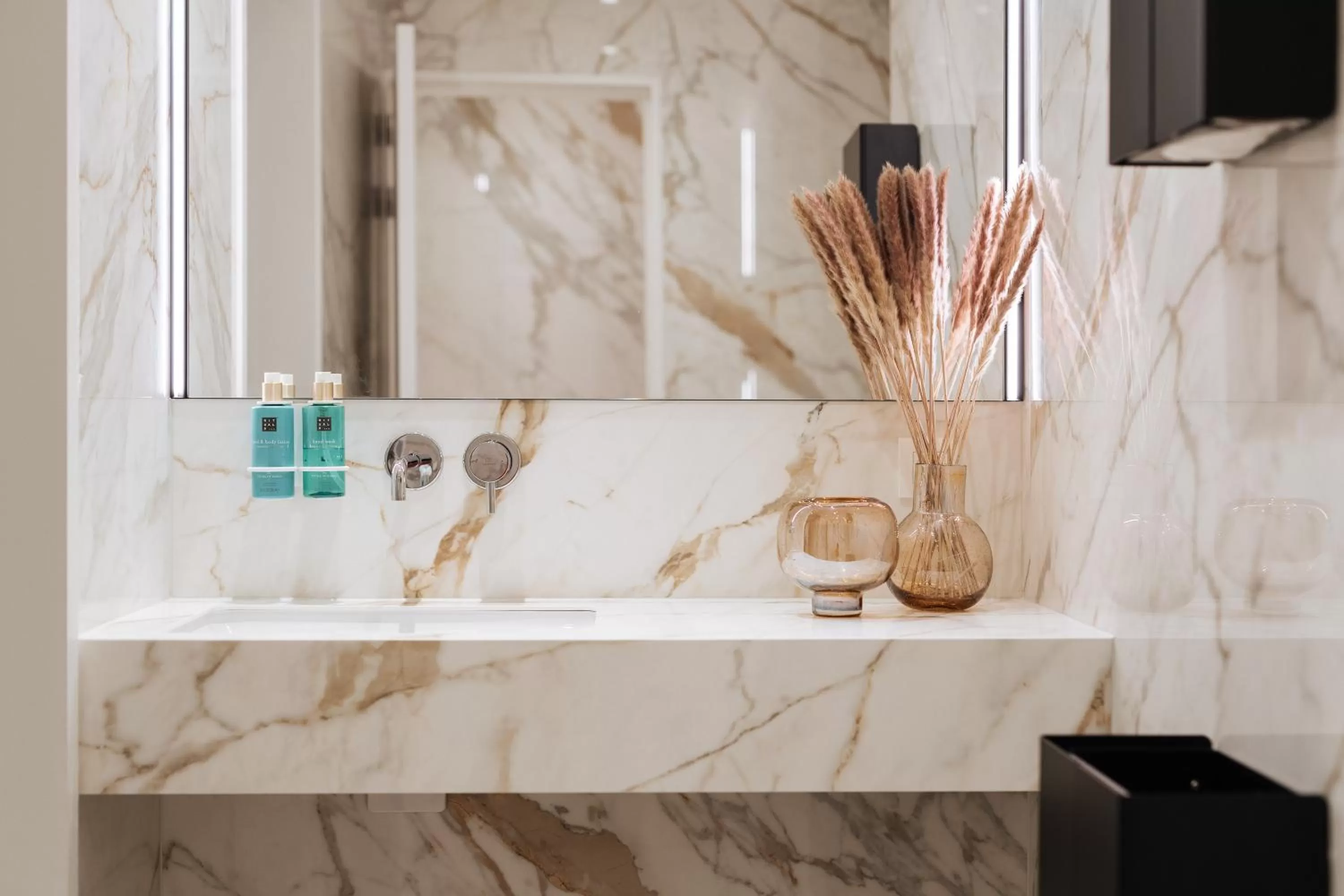 Toilet in The CORNR Hotel