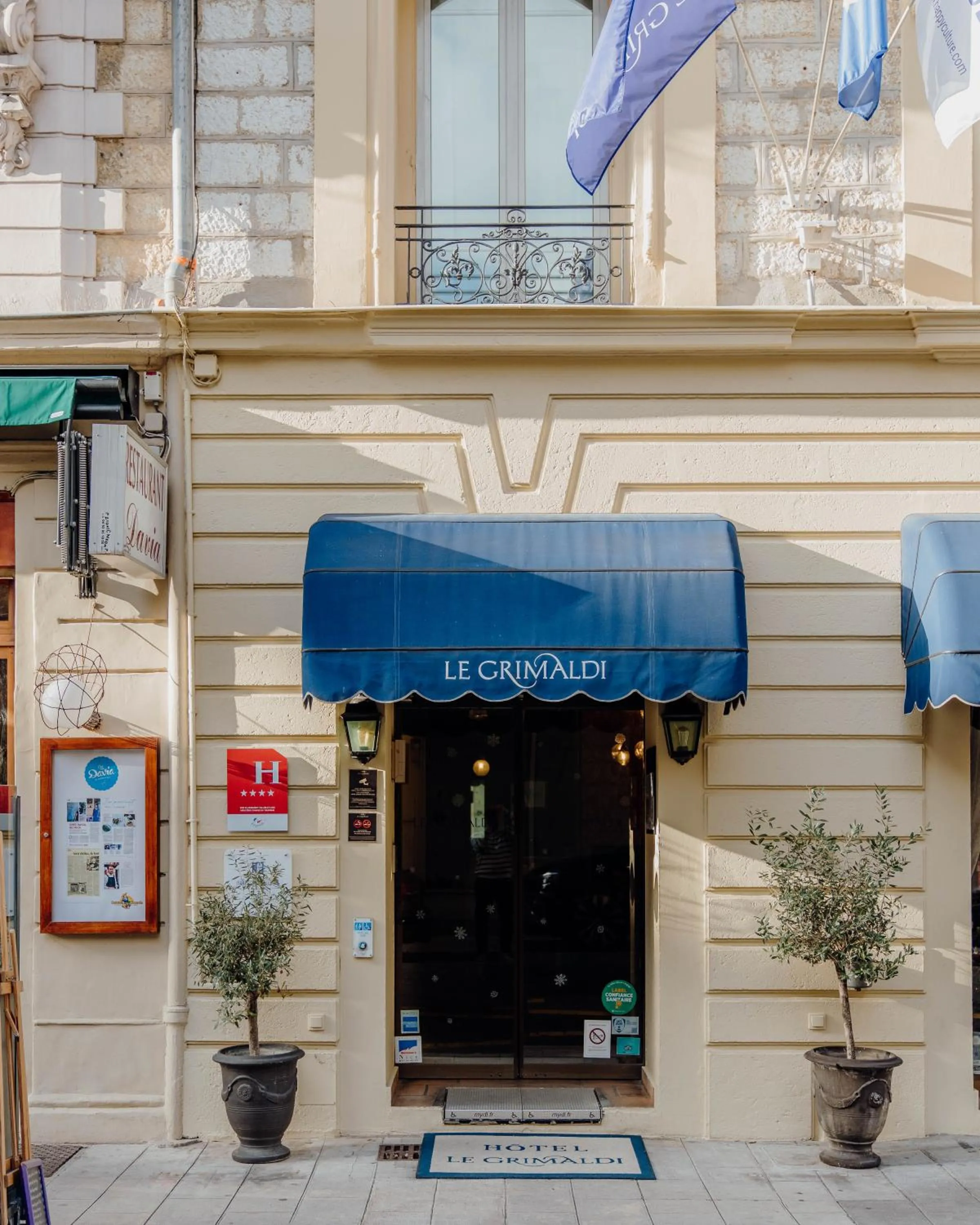 Property building in Hotel Le Grimaldi by Happyculture