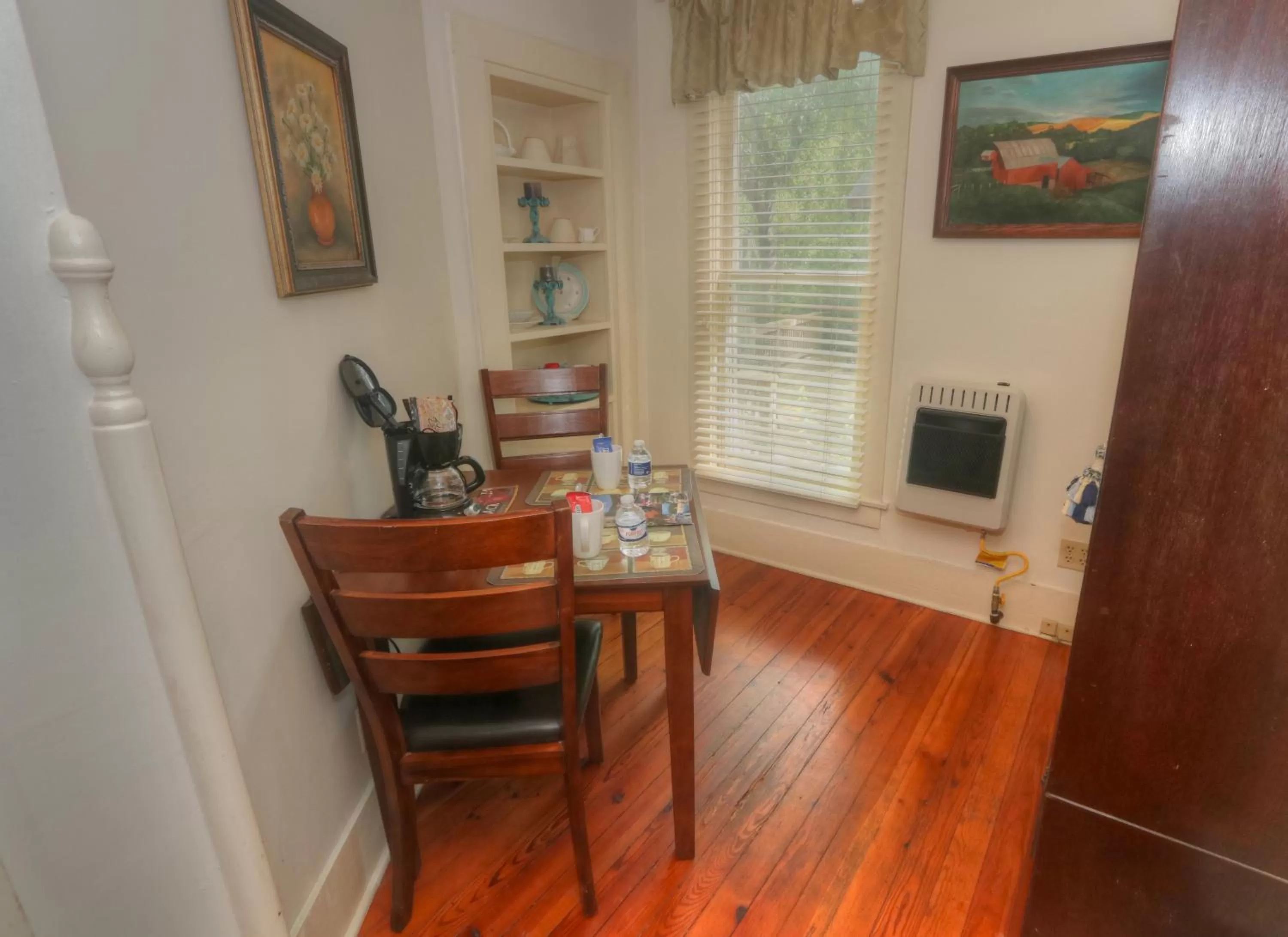 Dining area in Hidden Springs Bed and Breakfast