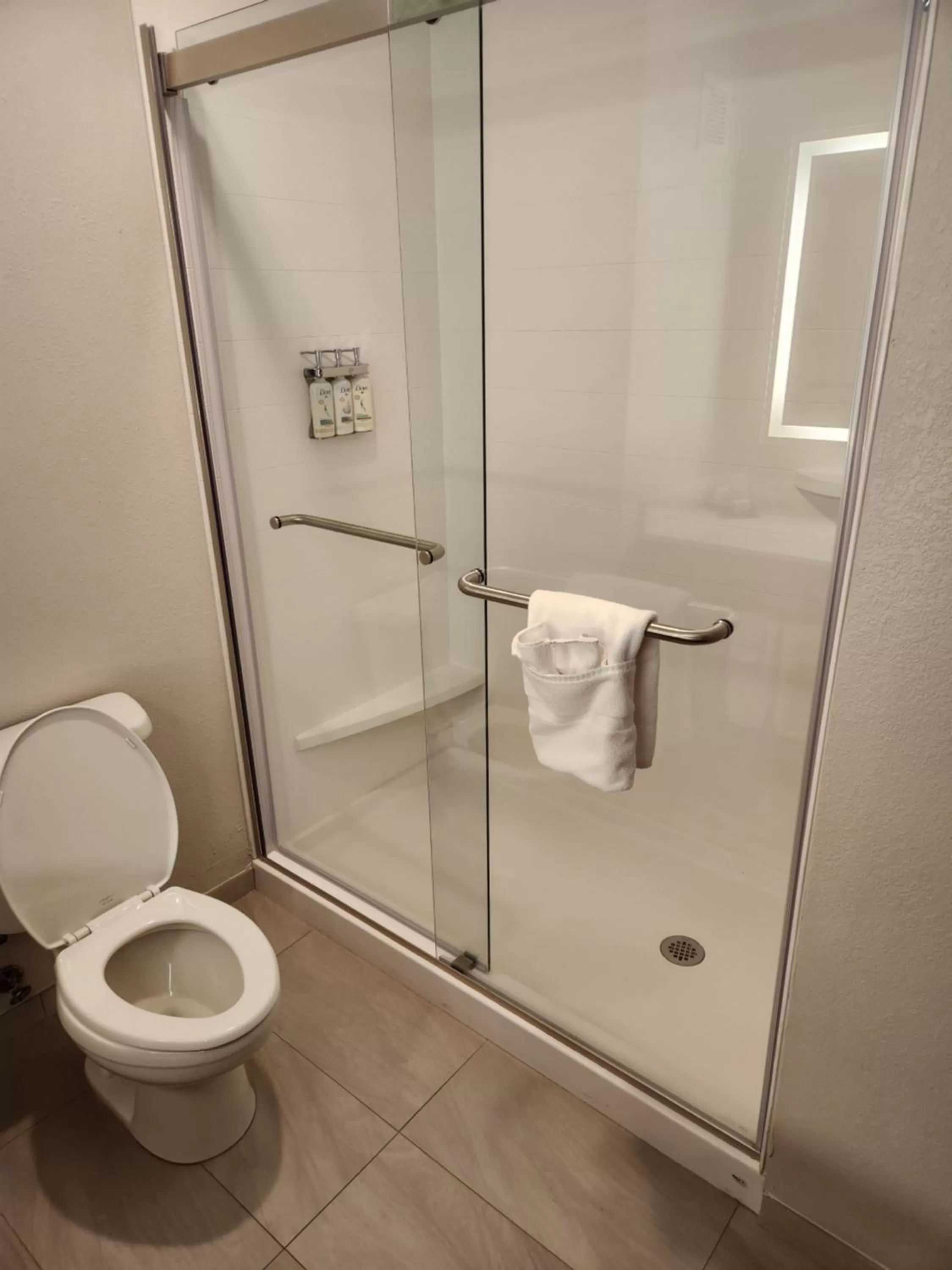 King Suite in Holiday Inn Express & Suites Perry, an IHG Hotel