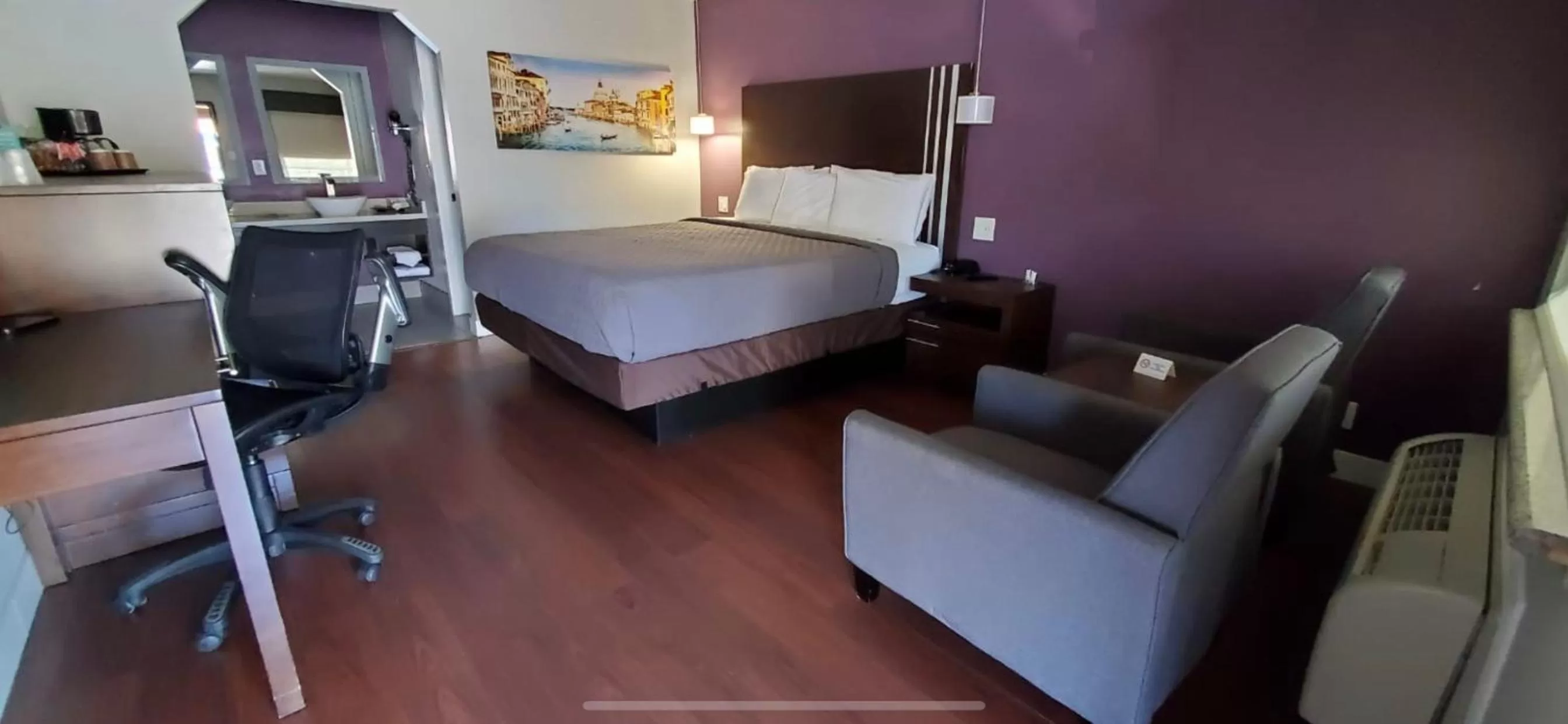 Bed in Muir Lodge Motel