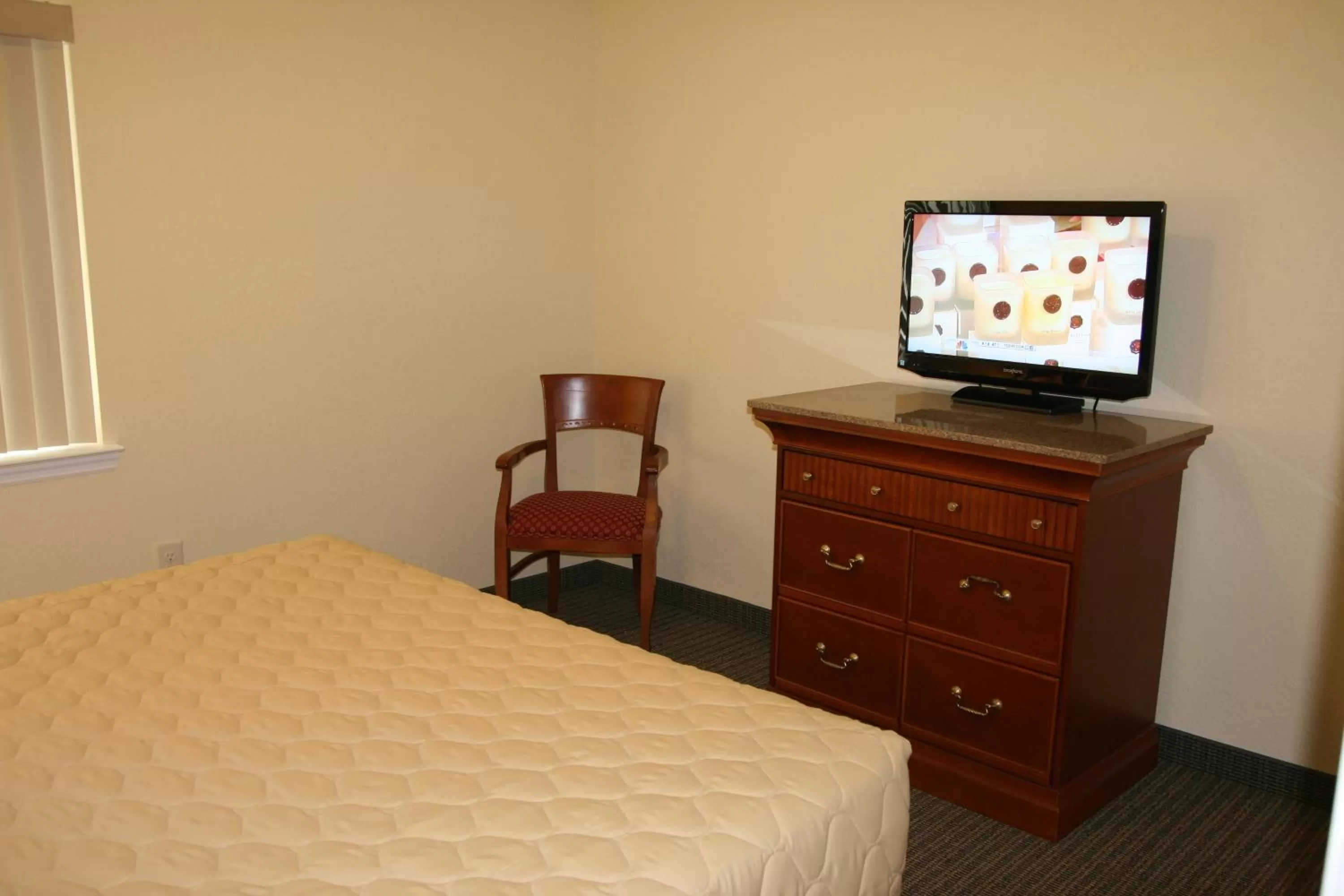 Bed in Affordable Suites of America Augusta