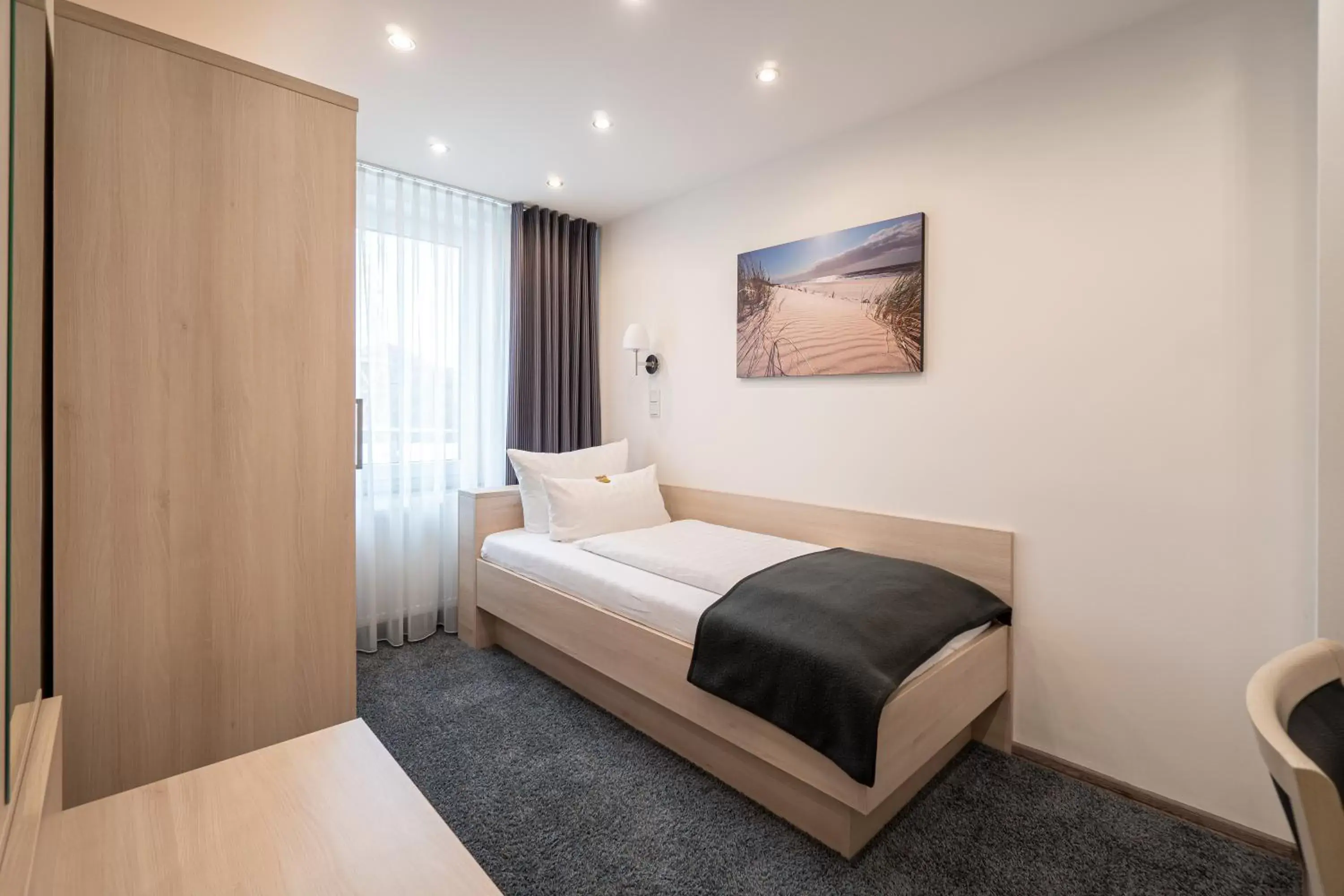 Superior Triple Room in Hotel Deutscher Hof Superior Triple Room in Hotel Deutscher Hof