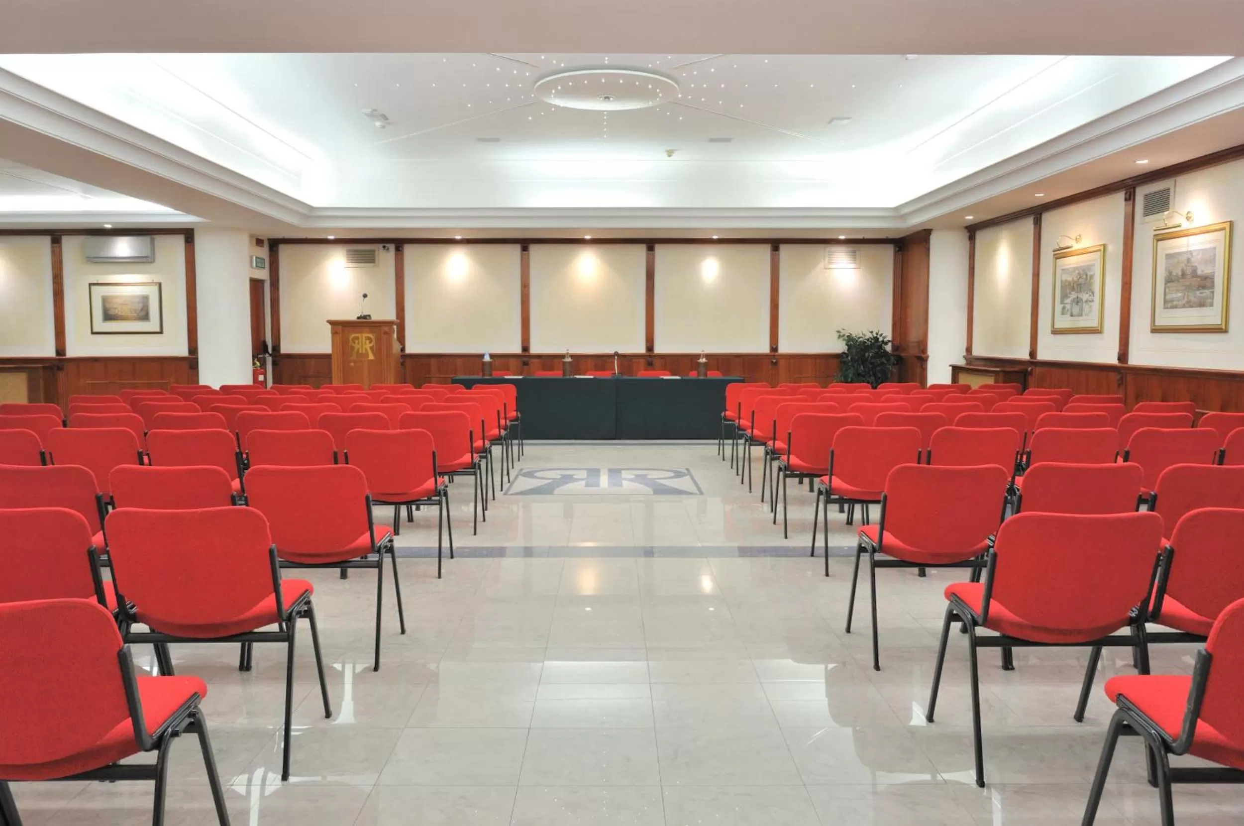 Business facilities in Hotel Pineta Palace