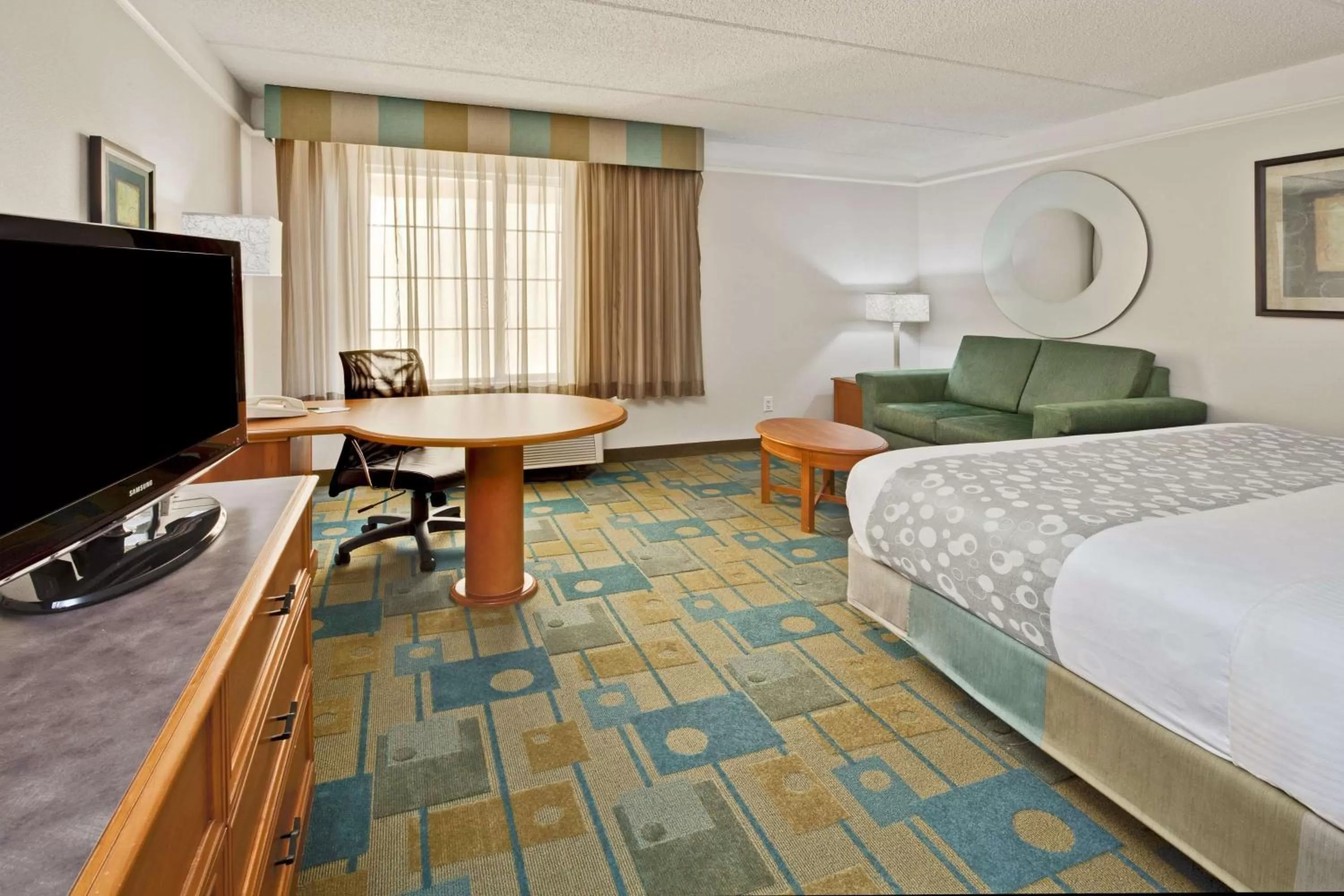Photo of the whole room, Bed in La Quinta by Wyndham Ft. Lauderdale Airport