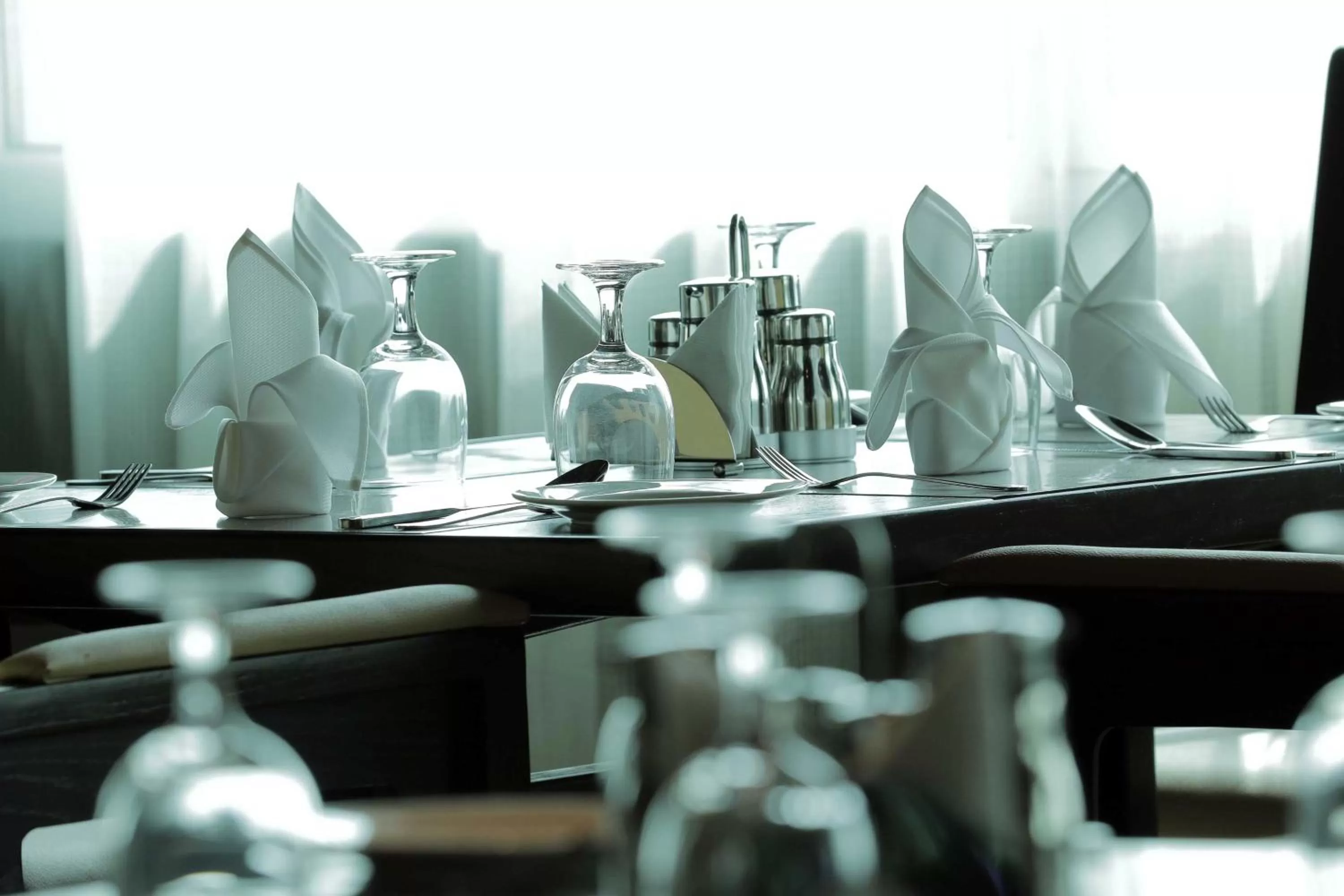 Restaurant/places to eat in Park Regis Lotus Hotel