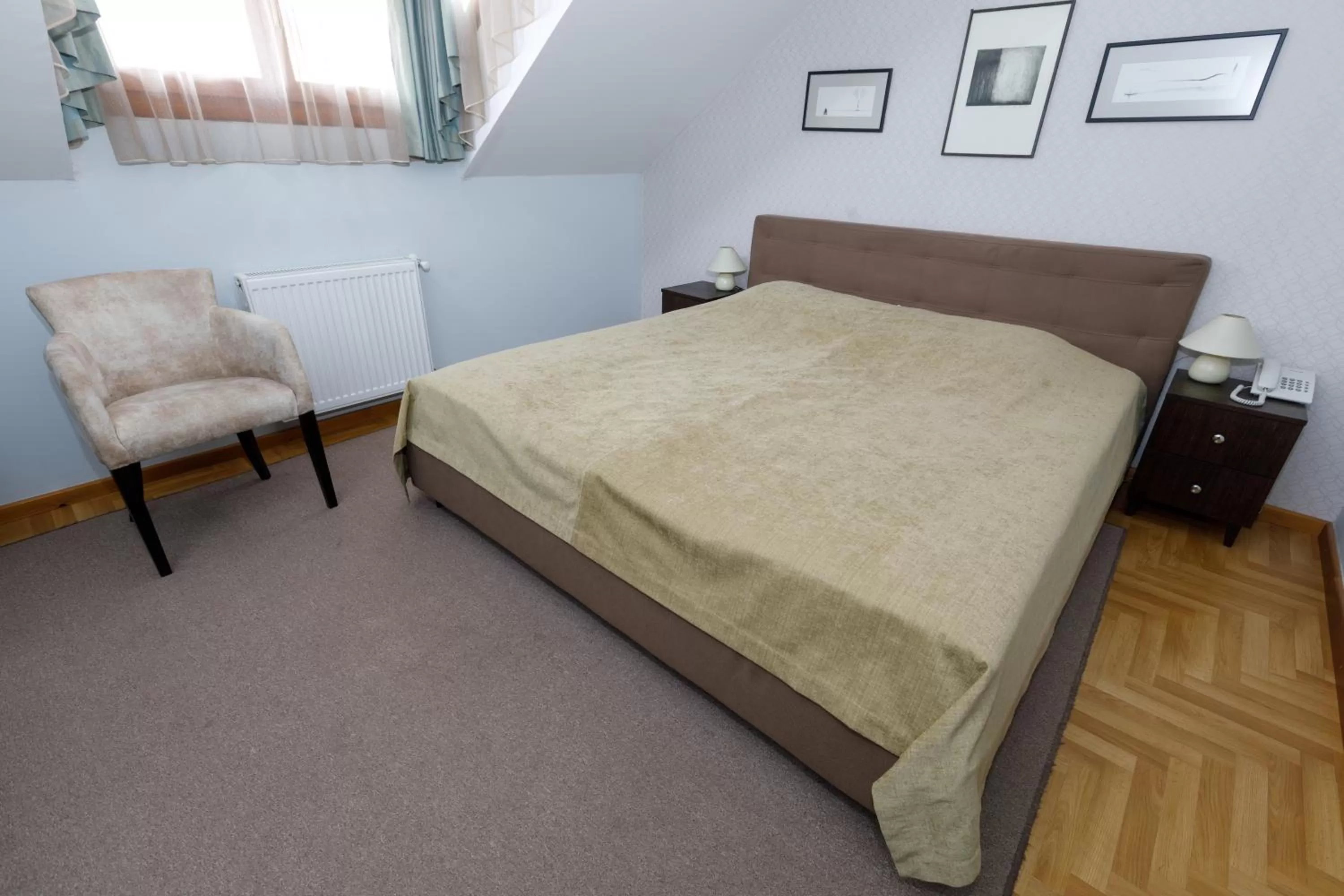 Photo of the whole room, Bed in Art Garni Hotel