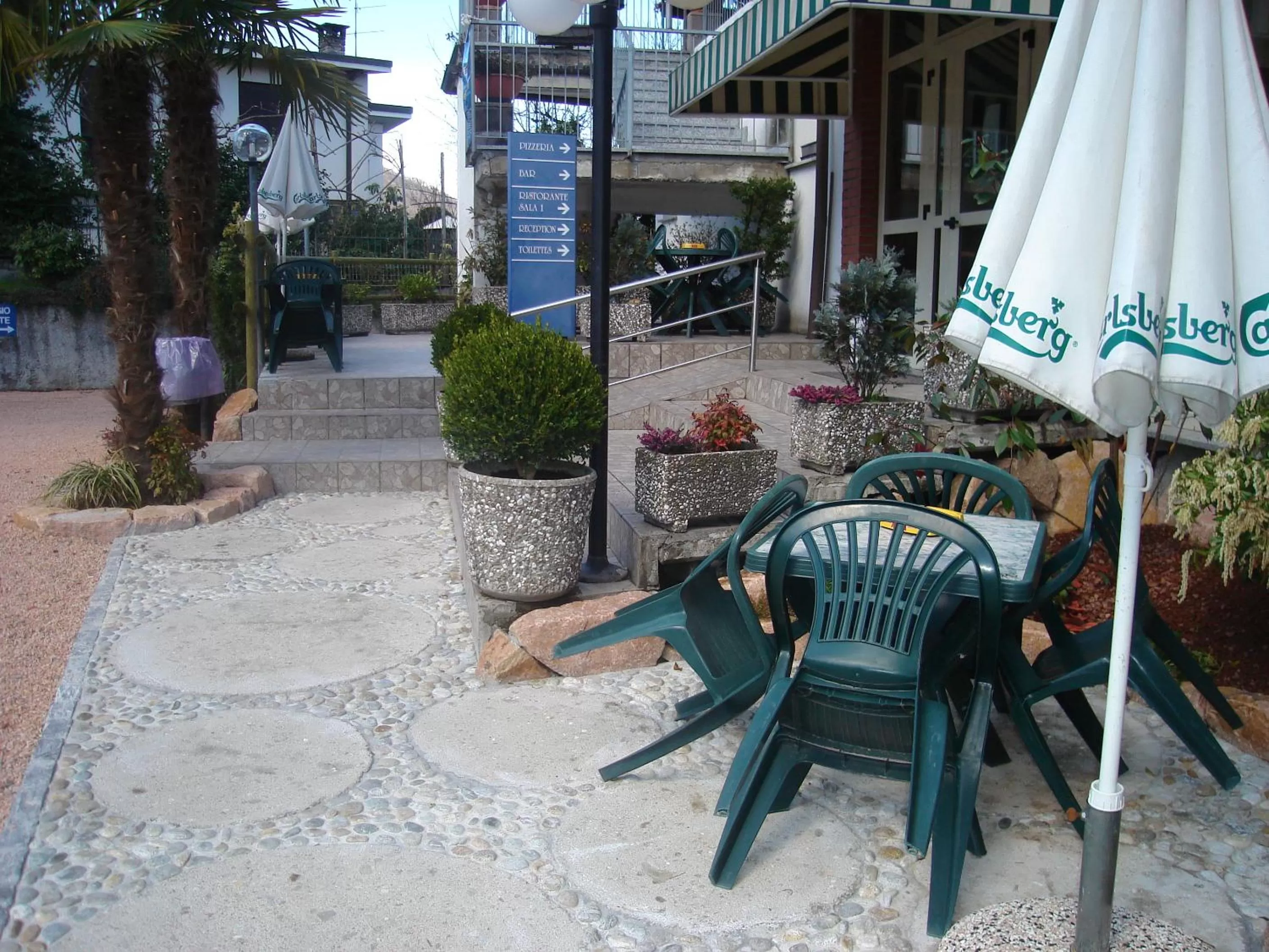 Facade/entrance in Hotel Carillon