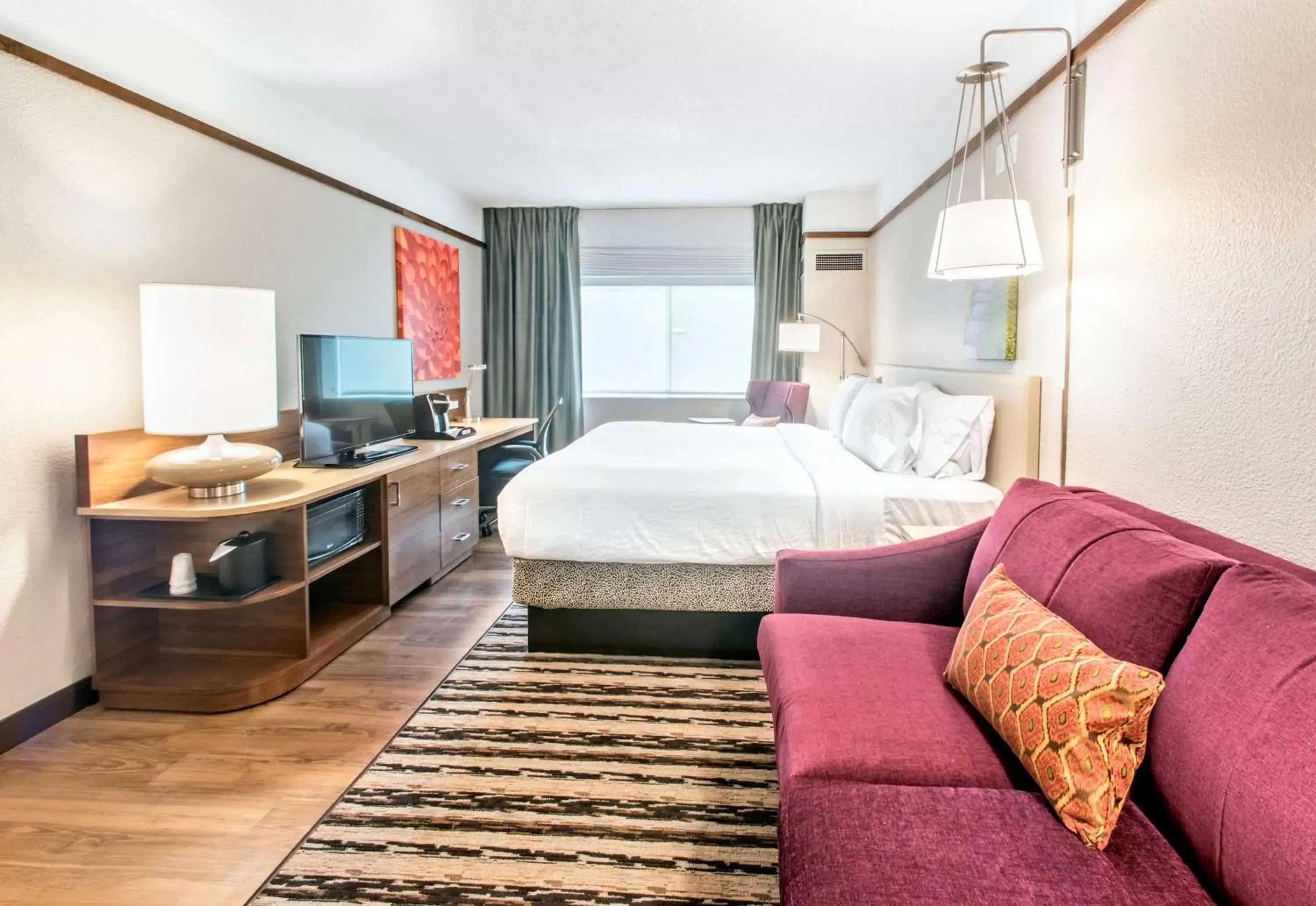 Junior King Suite with Sofa Bed in Hilton Garden Inn Minneapolis Airport Mall of America Junior King Suite with Sofa Bed in Hilton Garden Inn Minneapolis Airport Mall of America