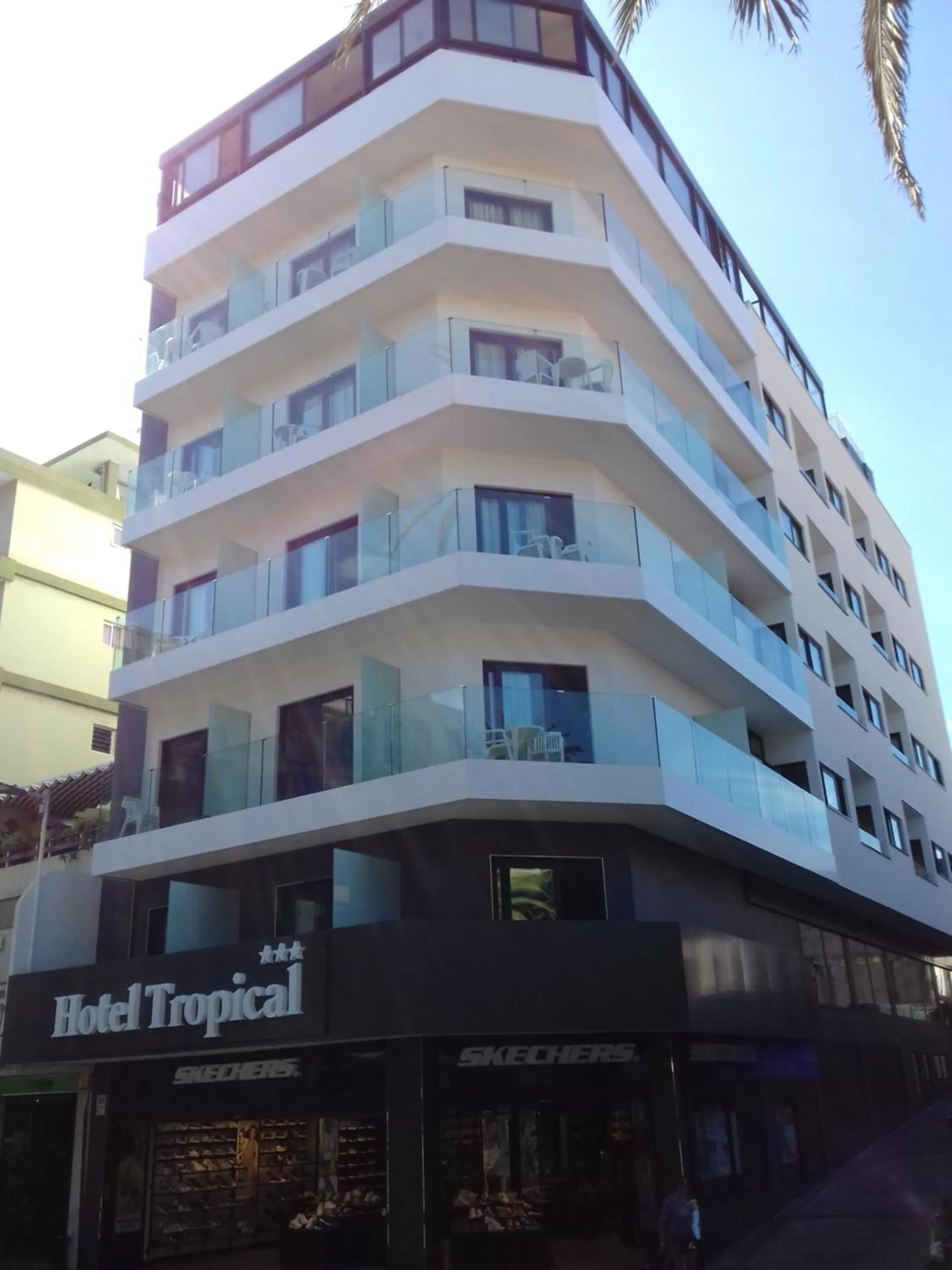 Facade/entrance in Hotel Tropical