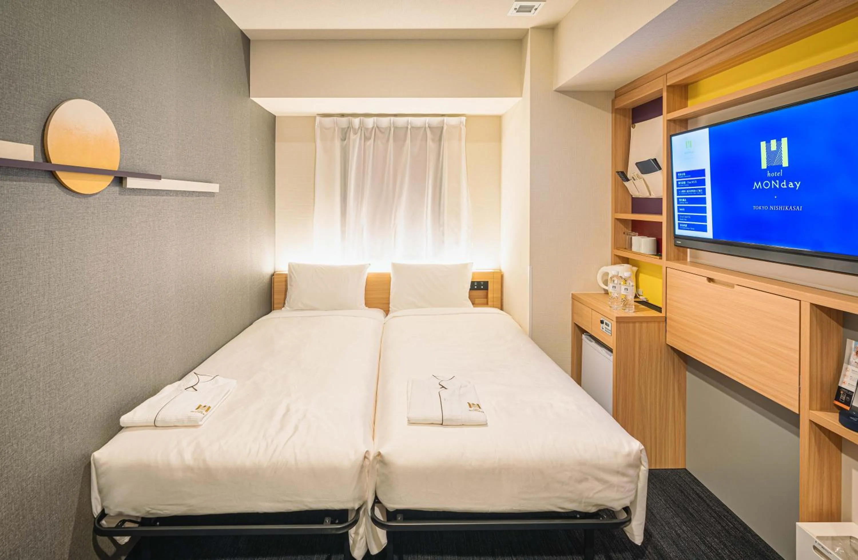 Bed in hotel MONday Tokyo Nishikasai