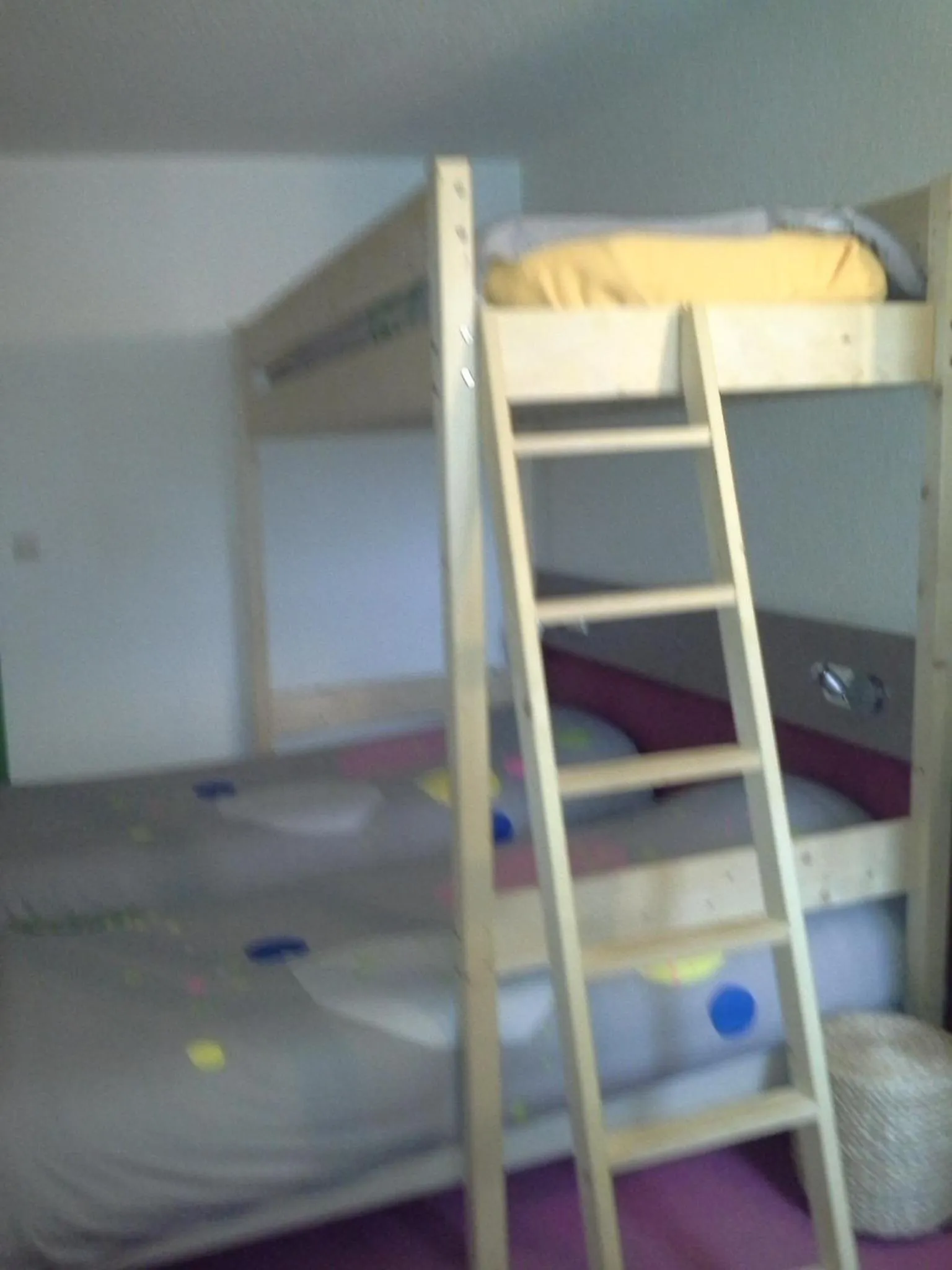 Bed in Contact Hôtel Come Inn