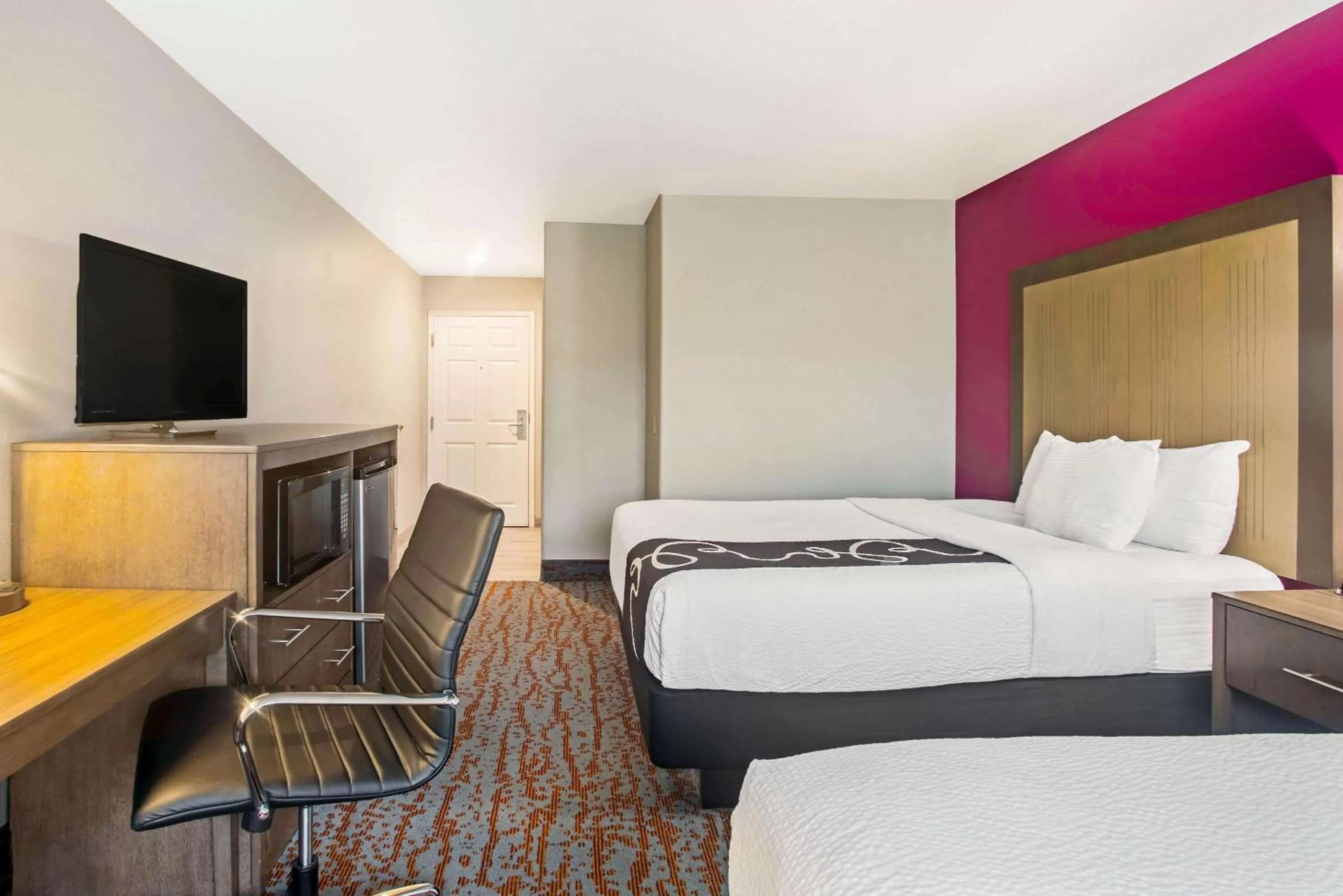 Photo of the whole room, Bed in La Quinta by Wyndham Fort Smith