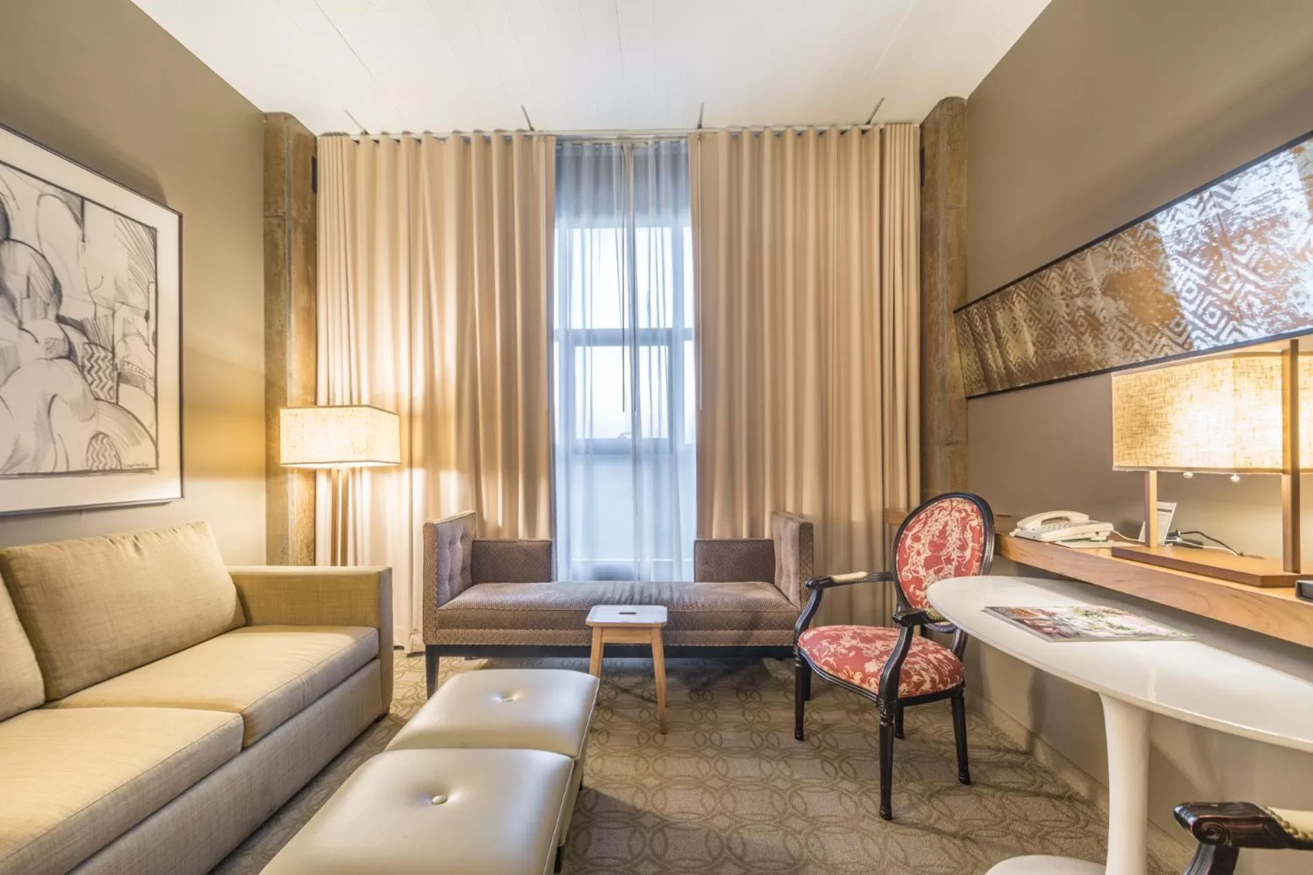 Seating area in Proximity Hotel