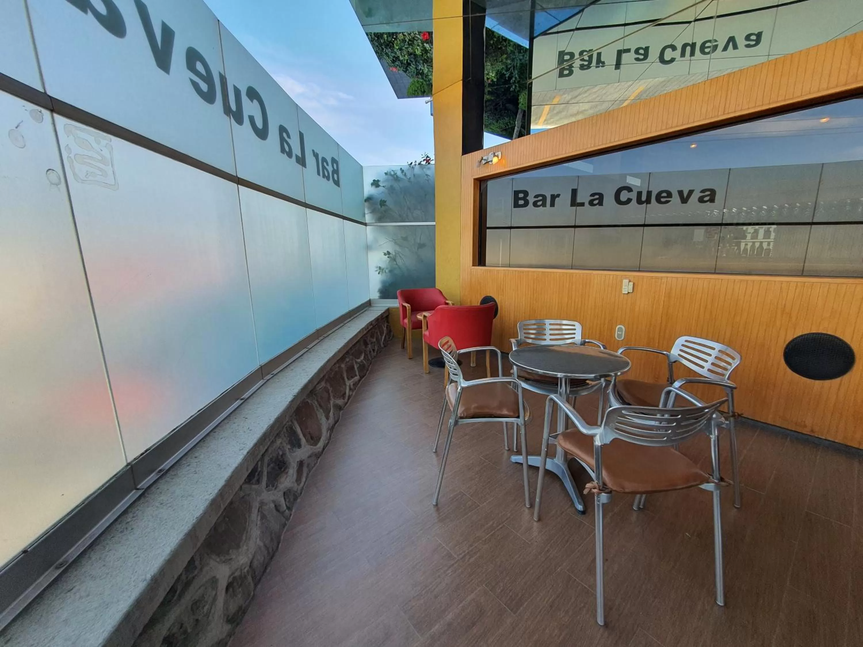 Lounge or bar in Hotel Alcampo