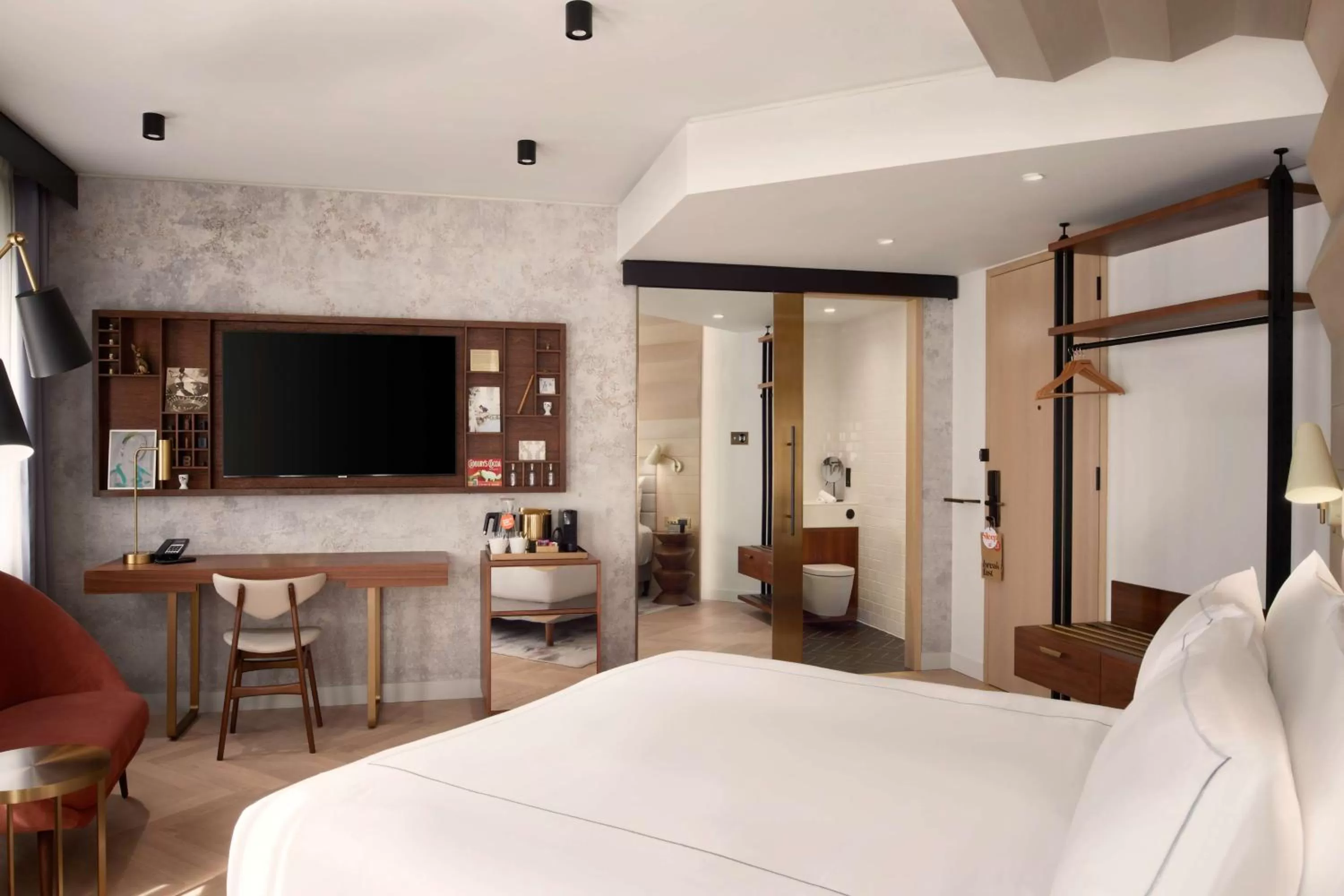 Bed in Canopy by Hilton London City