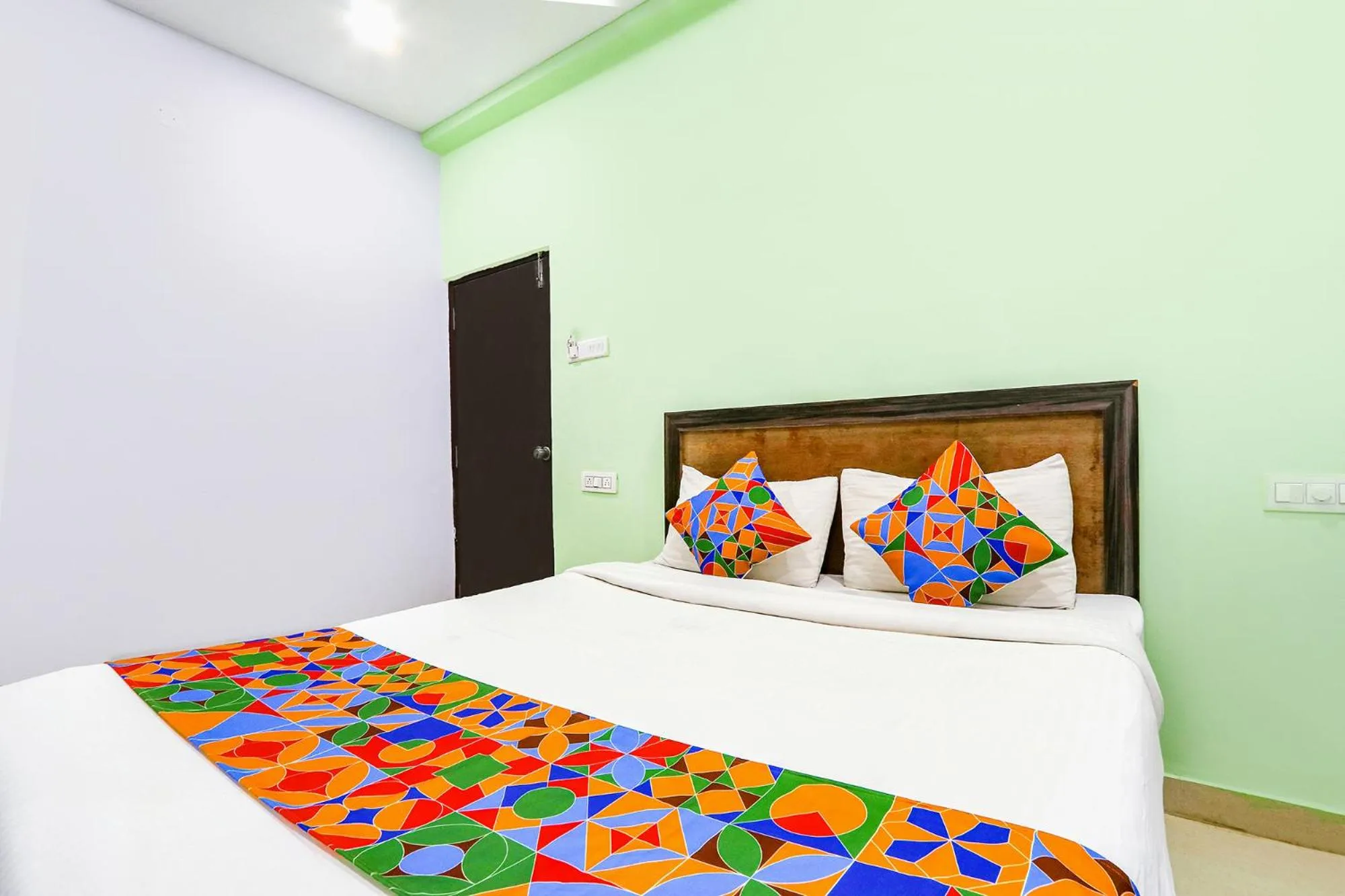 Bed in OYO Flagship Hotel Night Eye Nanakramguda