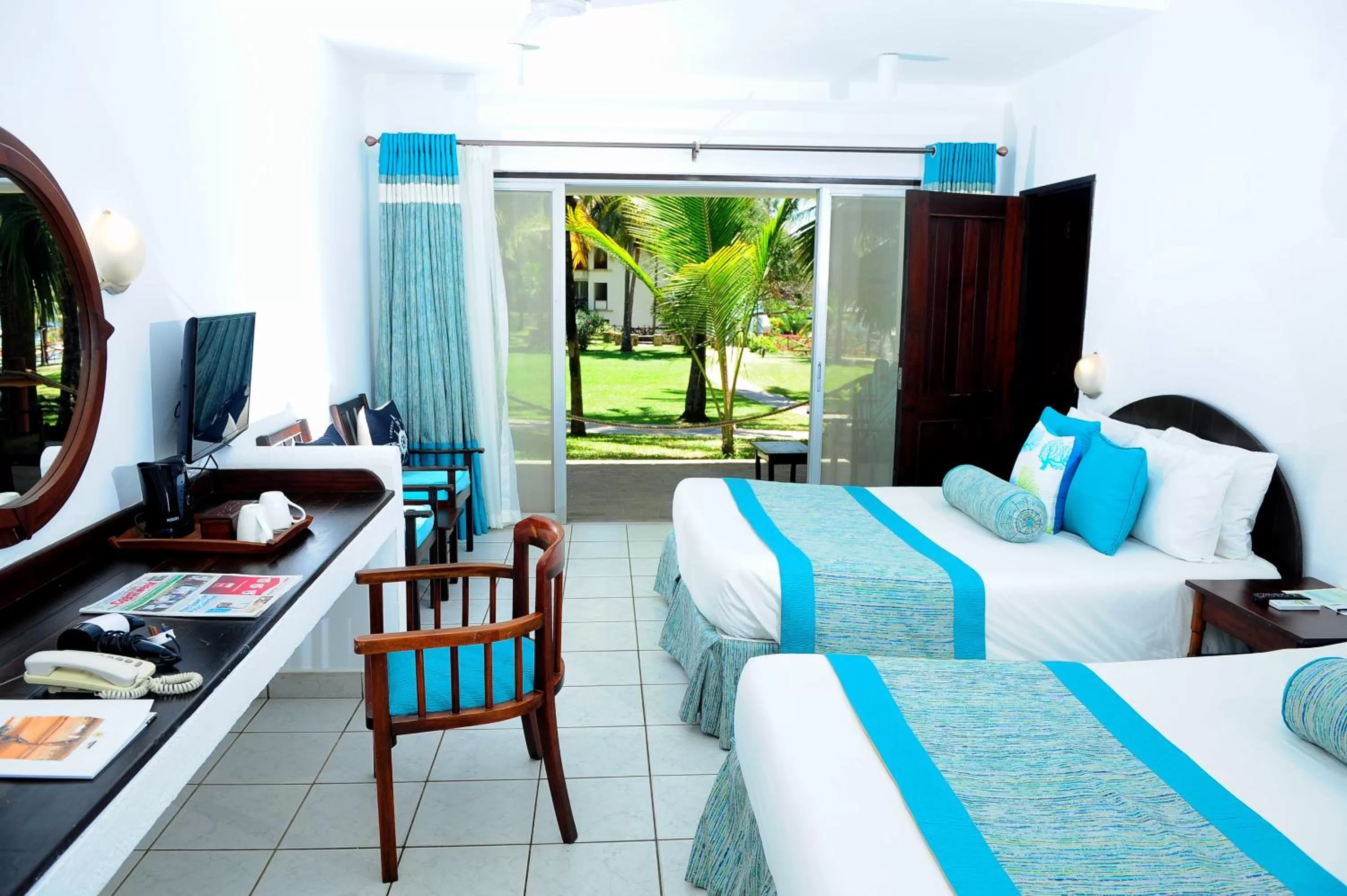 Garden view, Bed in Voyager Beach Resort