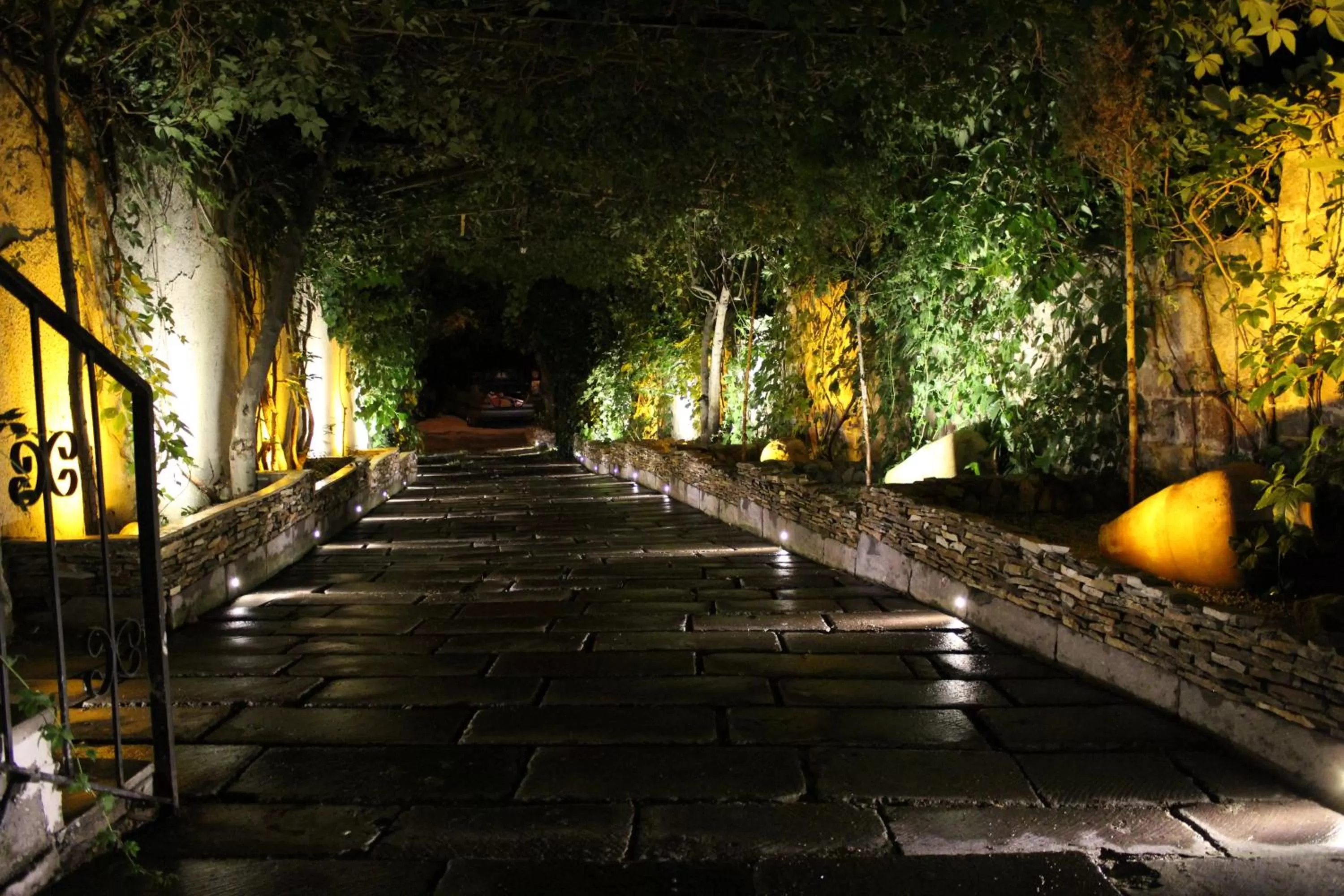 Facade/entrance in Local Cave House