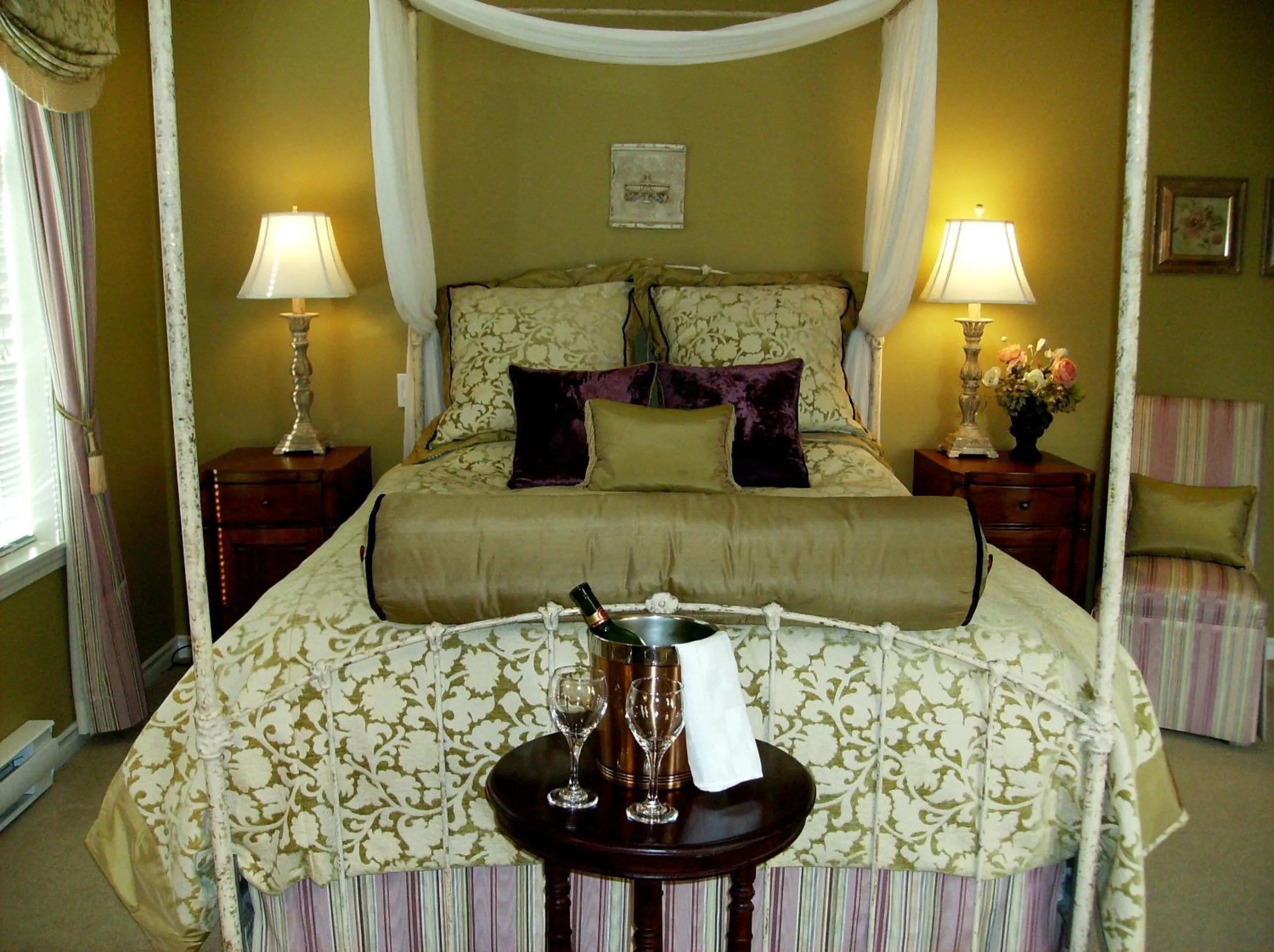 Bed in The Beacon Inn at Sidney