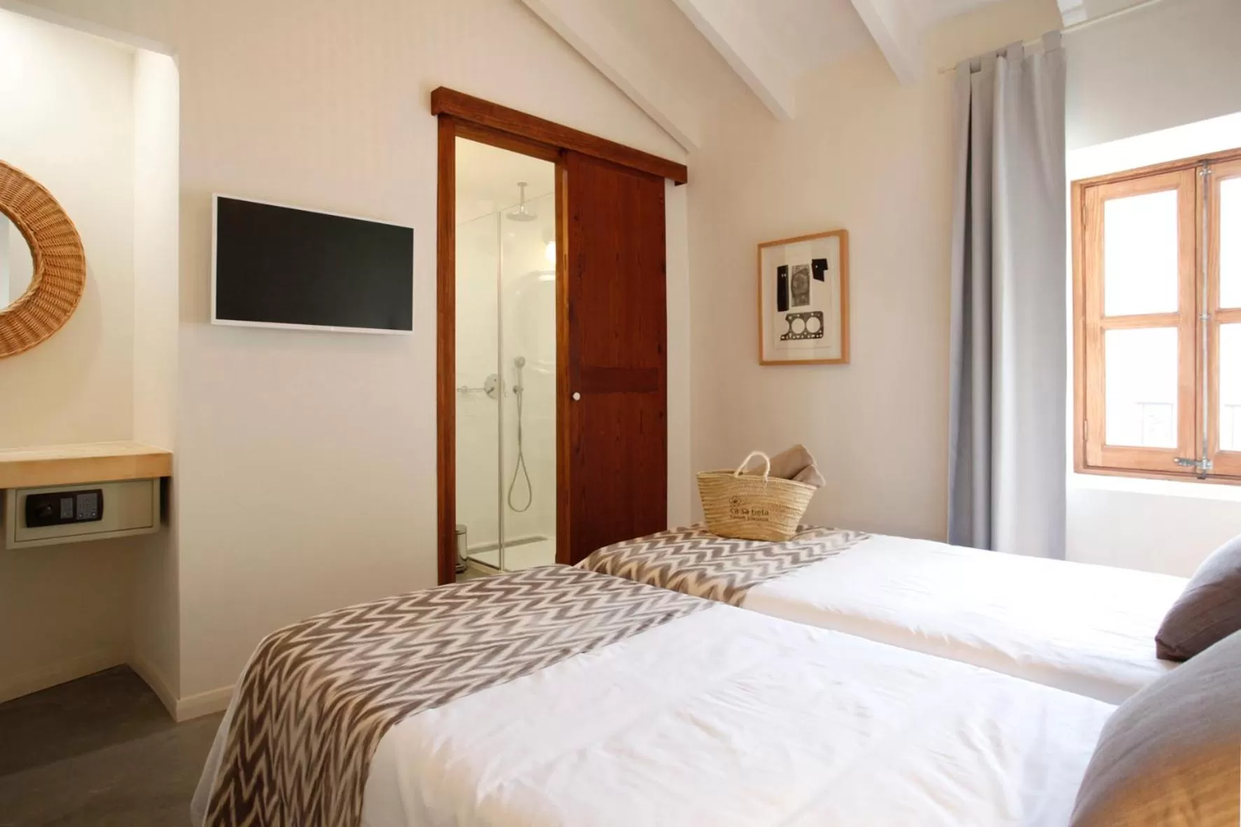 Decorative detail, Bed in Ca Sa Tieta