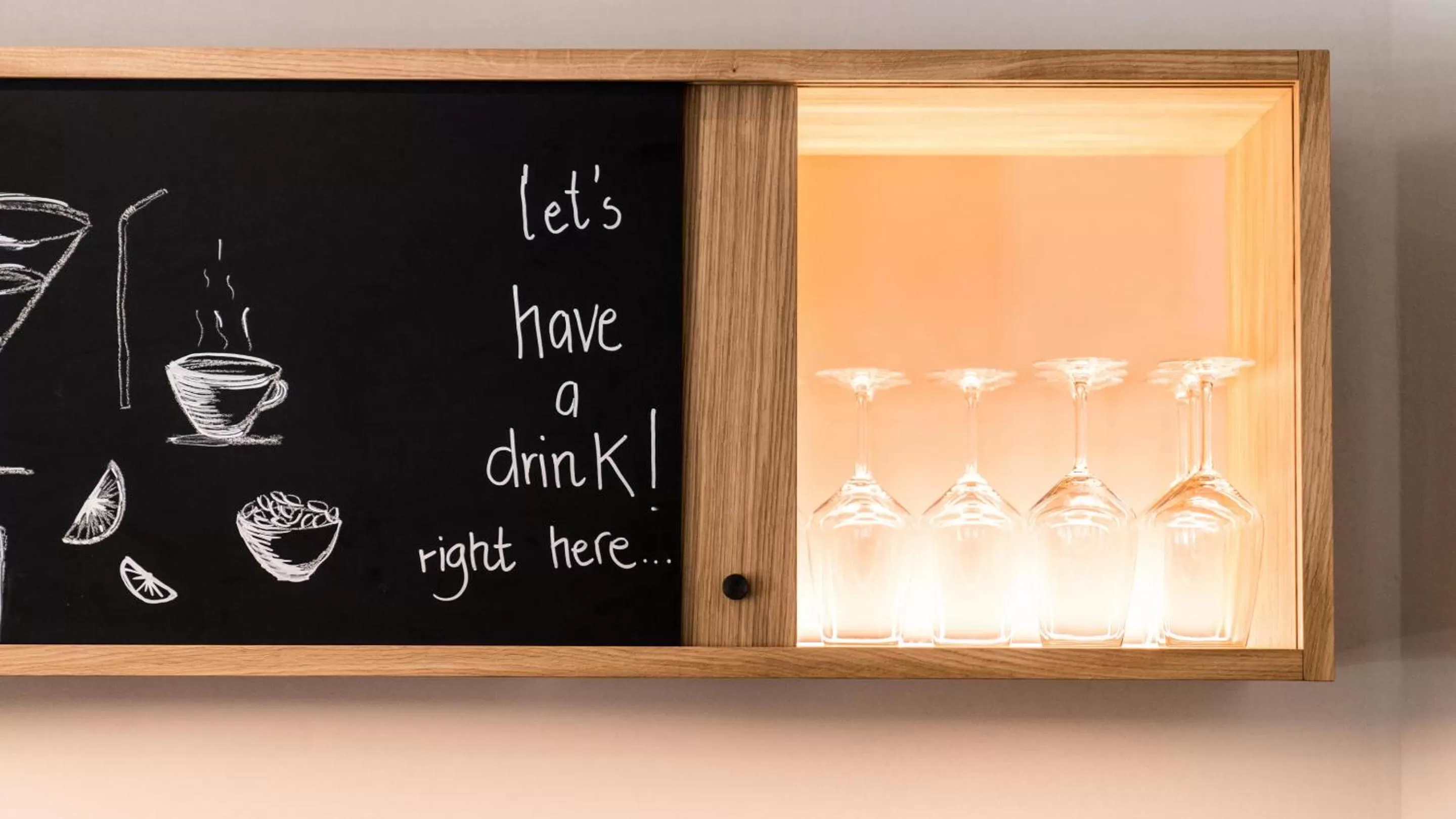 Lounge or bar in Flora Hotel & Suites